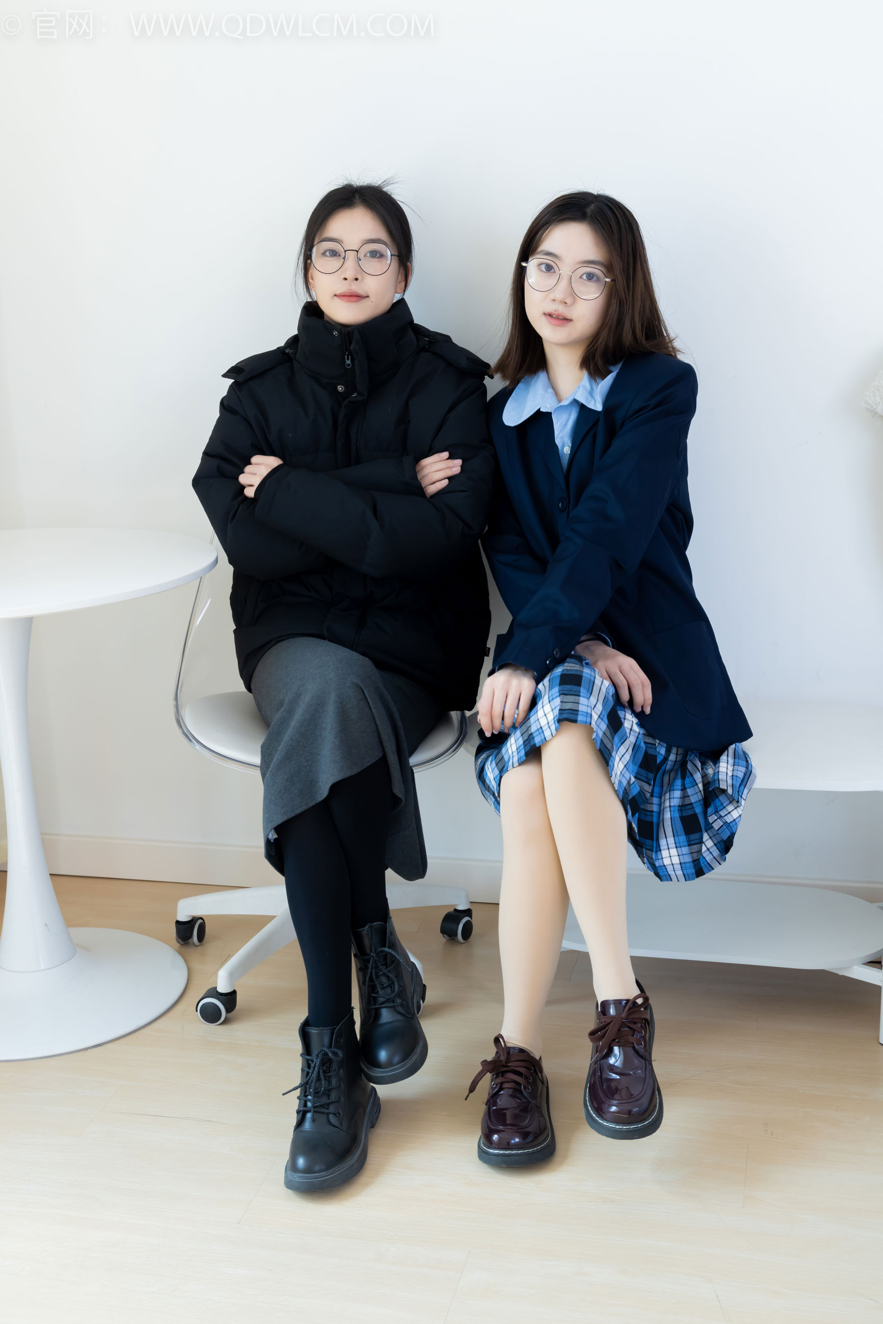 物恋传媒 No.2391 茯苓&欢欢 - 短靴、皮鞋、厚黑丝、厚肉丝/(200P)