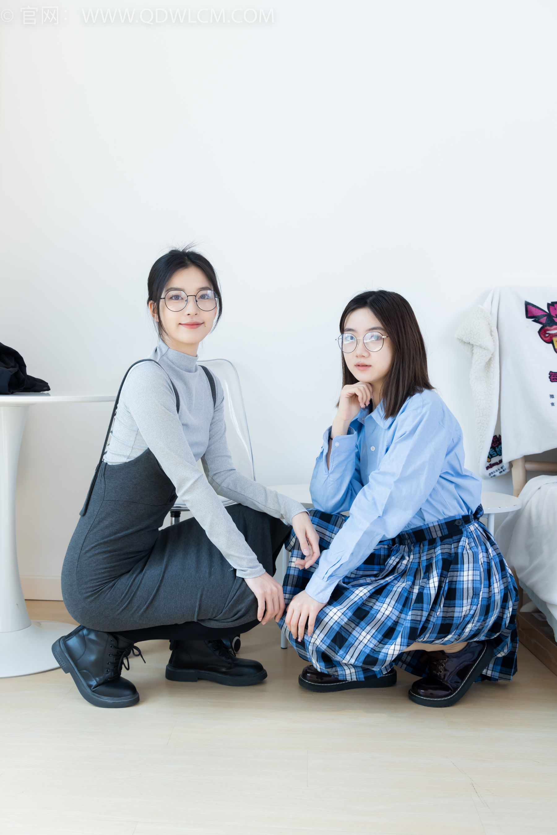 物恋传媒 No.2391 茯苓&欢欢 - 短靴、皮鞋、厚黑丝、厚肉丝/(200P)