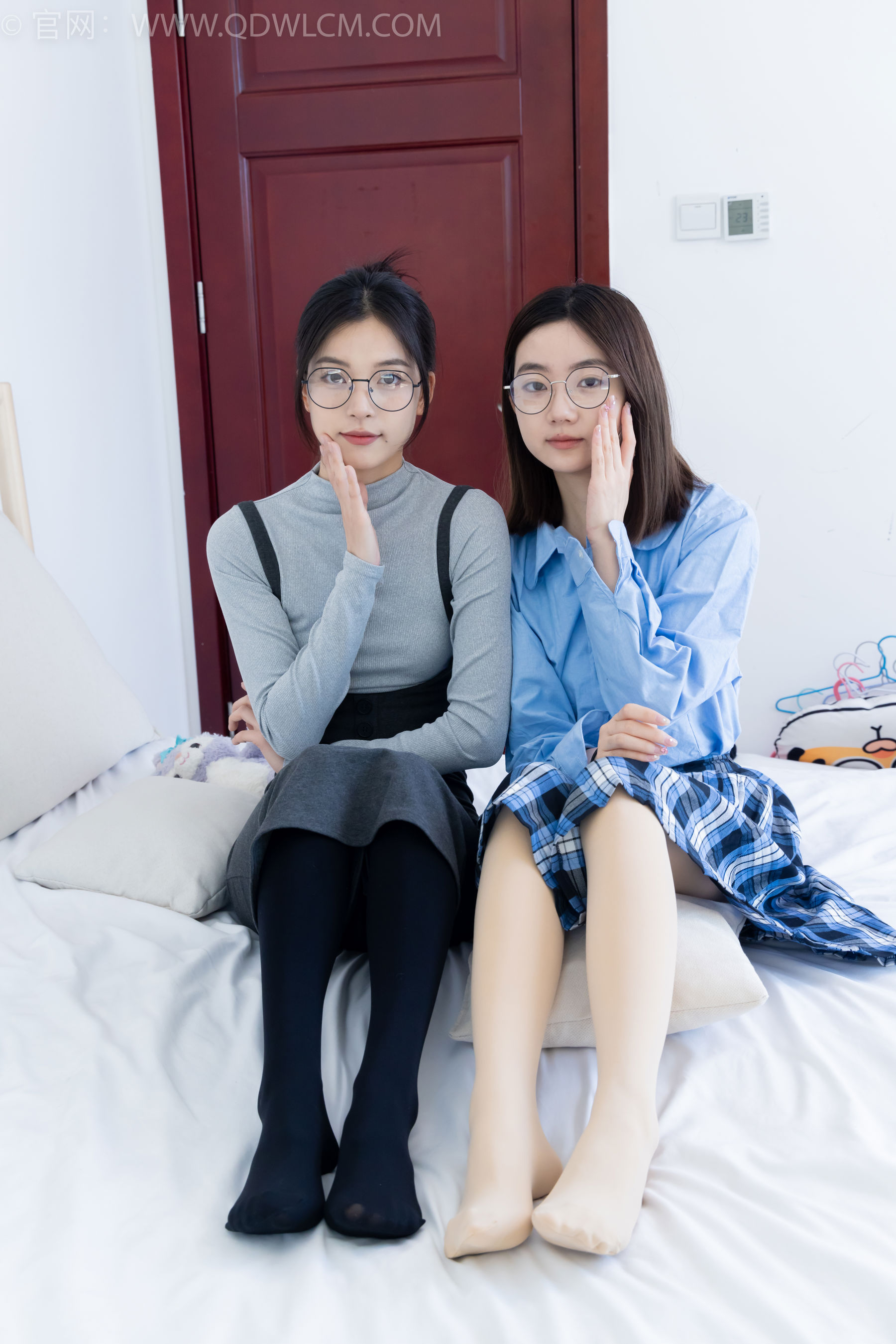 物恋传媒 No.2391 茯苓&欢欢 - 短靴、皮鞋、厚黑丝、厚肉丝/(200P)