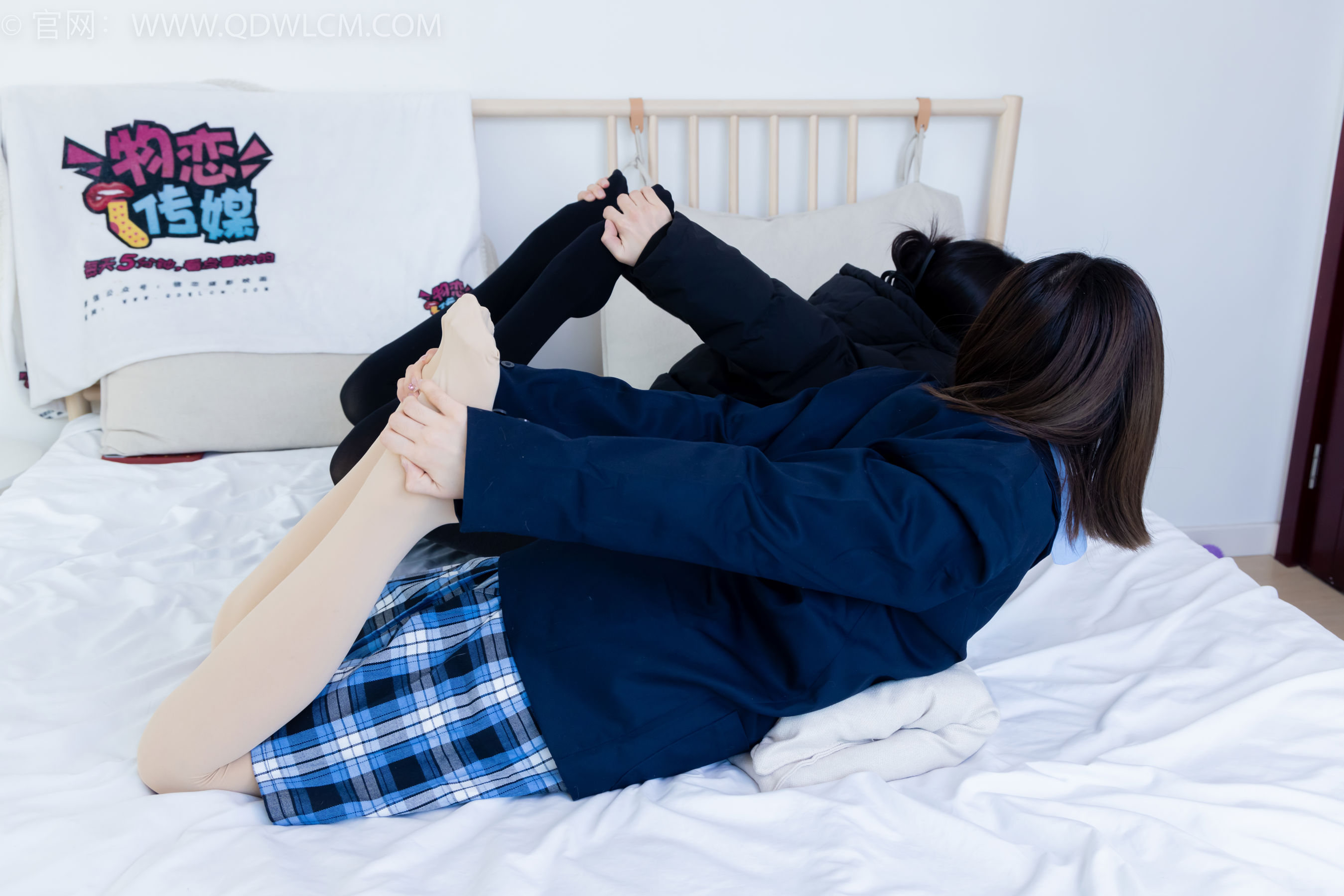 物恋传媒 No.2391 茯苓&欢欢 - 短靴、皮鞋、厚黑丝、厚肉丝/(200P)