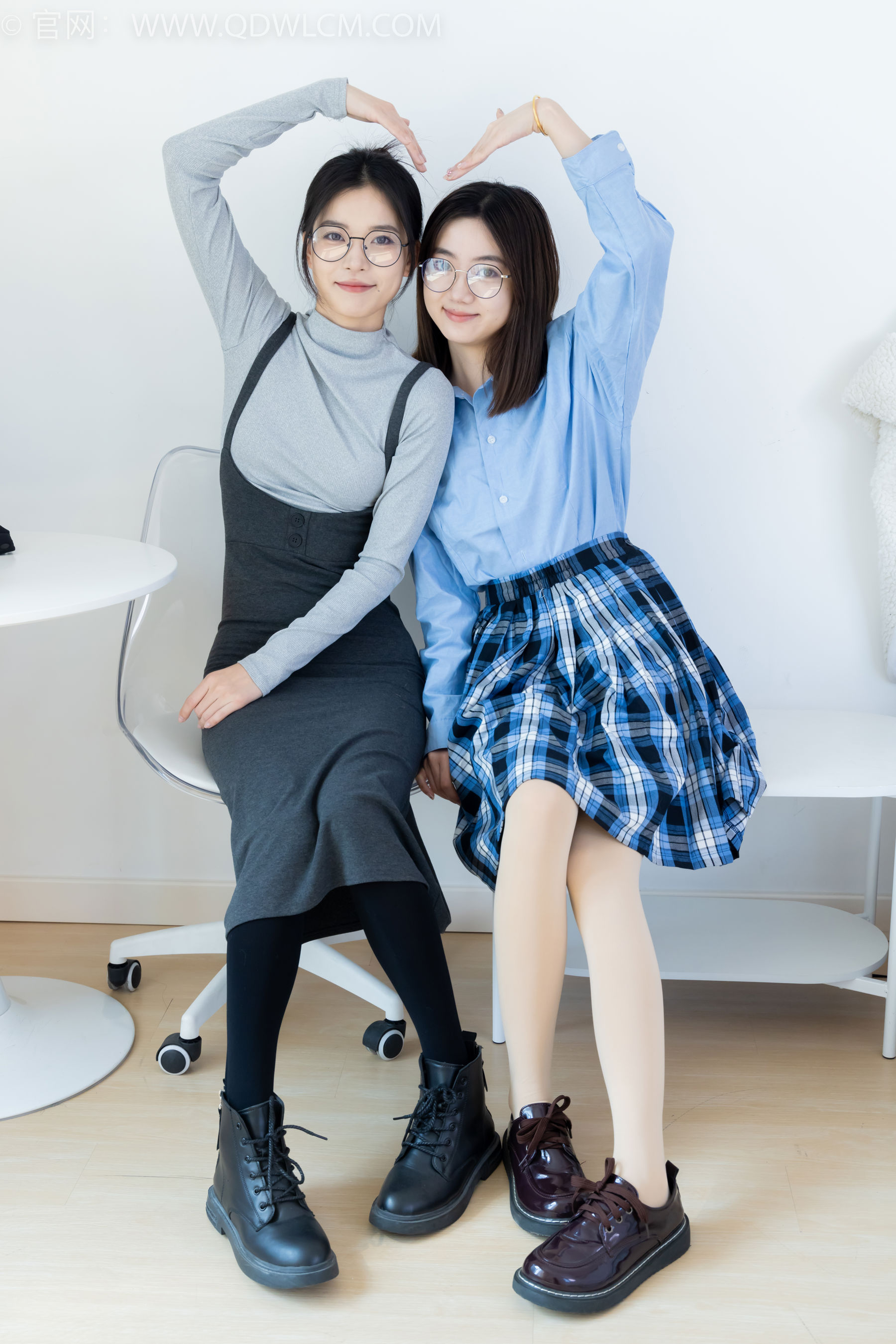 物恋传媒 No.2391 茯苓&欢欢 - 短靴、皮鞋、厚黑丝、厚肉丝/(200P)