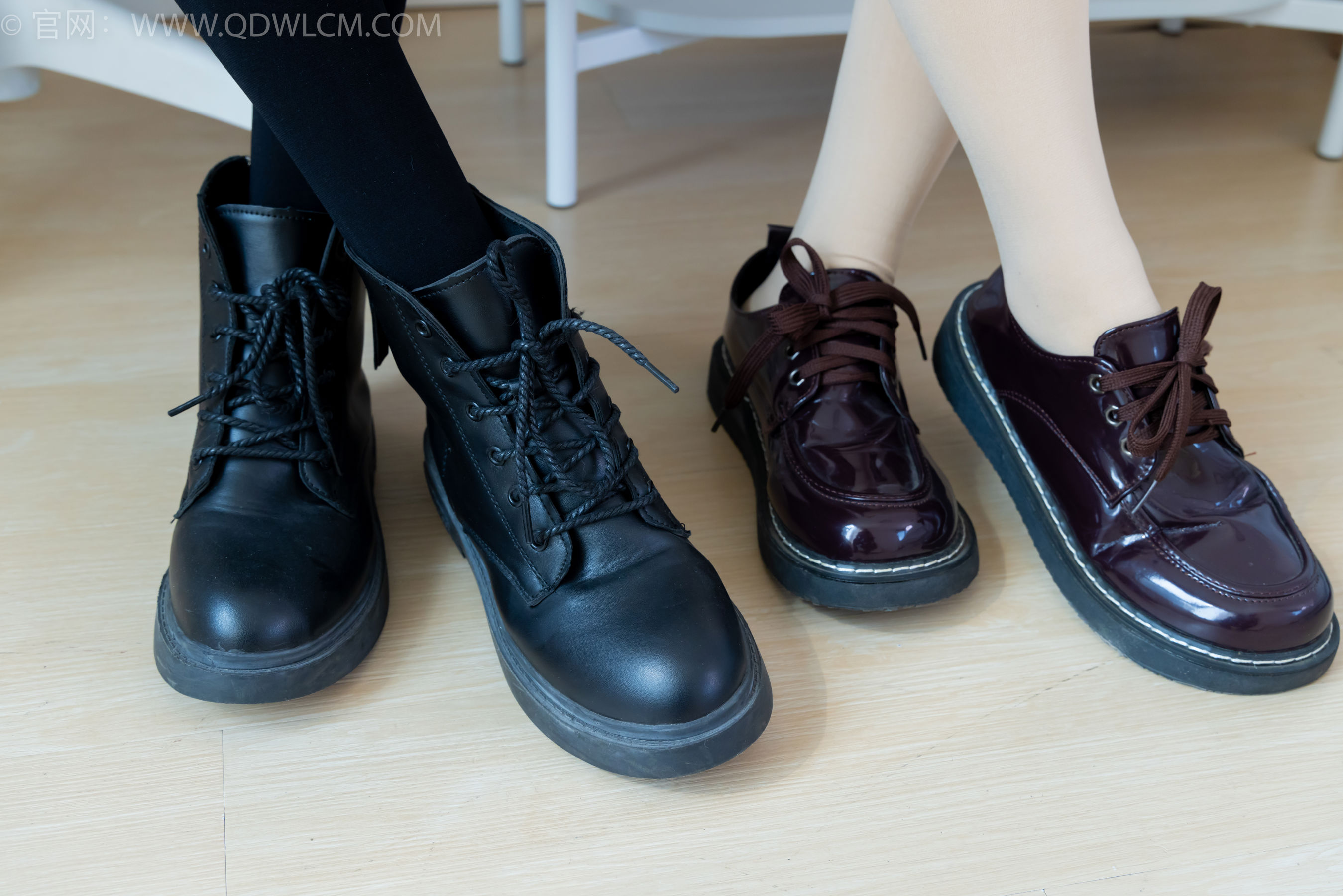 物恋传媒 No.2391 茯苓&欢欢 - 短靴、皮鞋、厚黑丝、厚肉丝/(200P)