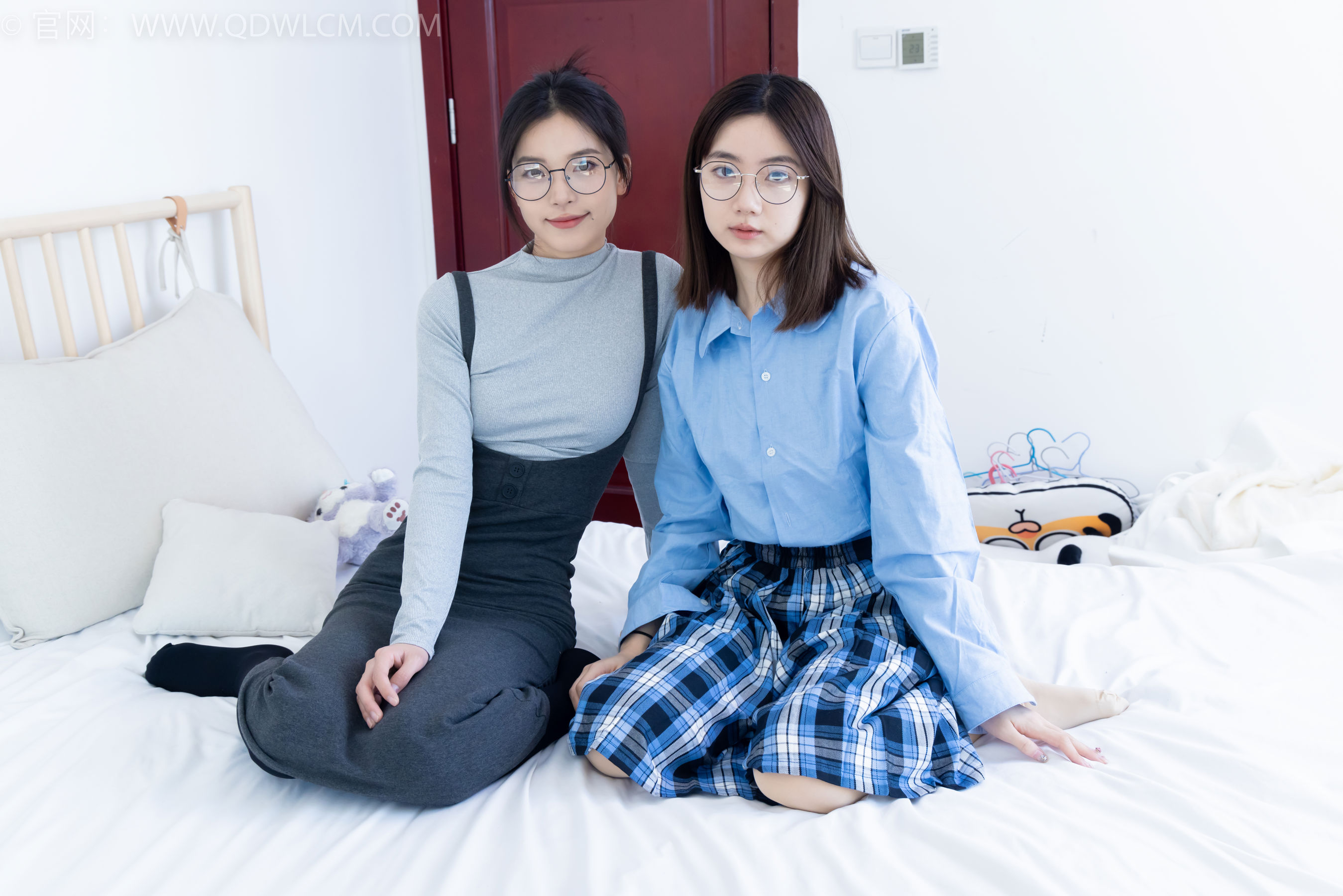 物恋传媒 No.2391 茯苓&欢欢 - 短靴、皮鞋、厚黑丝、厚肉丝/(200P)