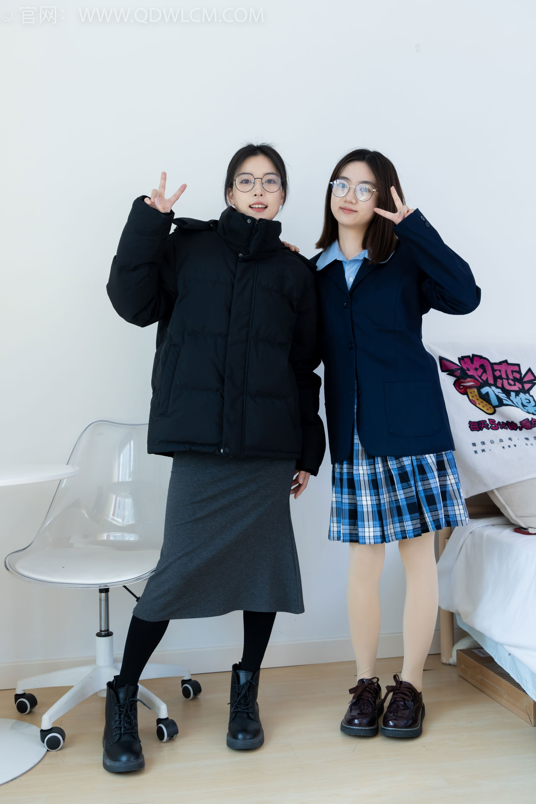 物恋传媒 No.2391 茯苓&欢欢 - 短靴、皮鞋、厚黑丝、厚肉丝/(200P)