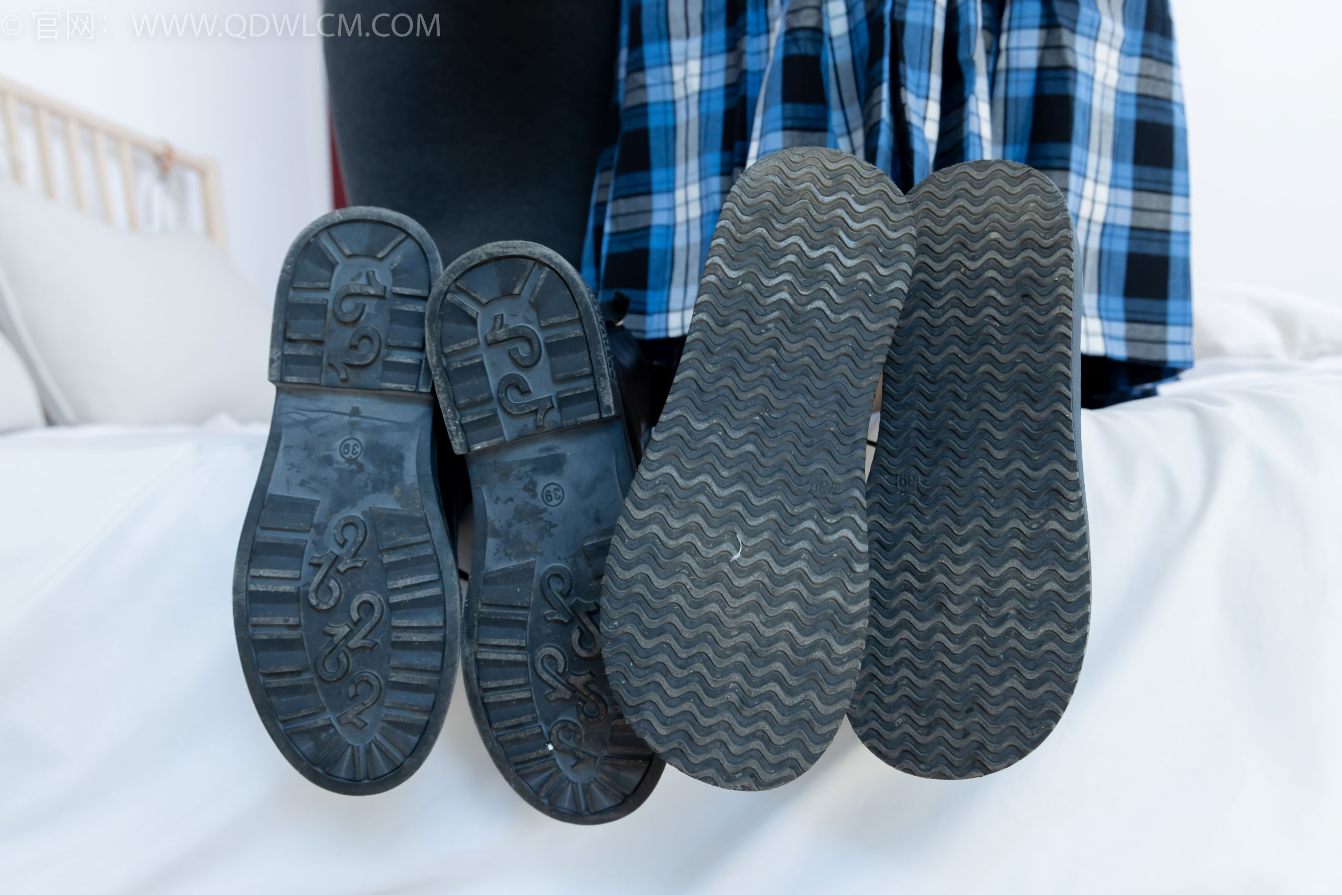 物恋传媒 No.2391 茯苓&欢欢 - 短靴、皮鞋、厚黑丝、厚肉丝/(200P)