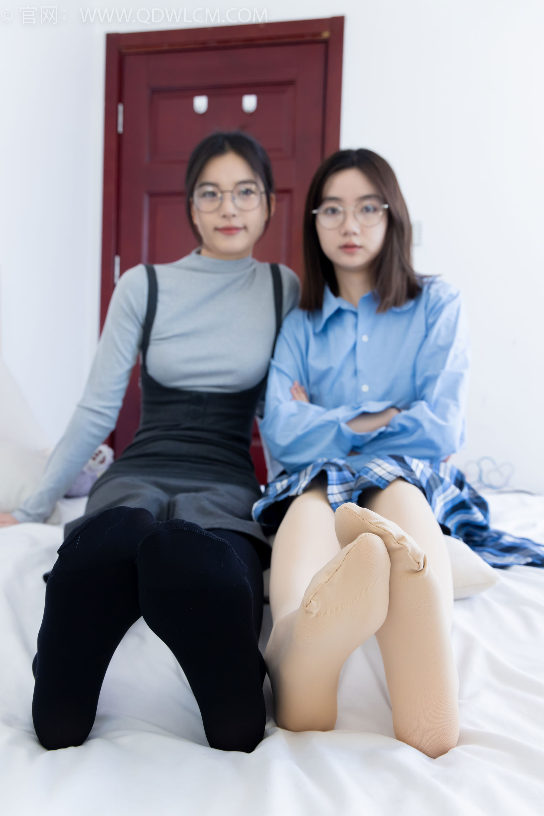 物恋传媒 No.2391 茯苓&欢欢 - 短靴、皮鞋、厚黑丝、厚肉丝/(200P)