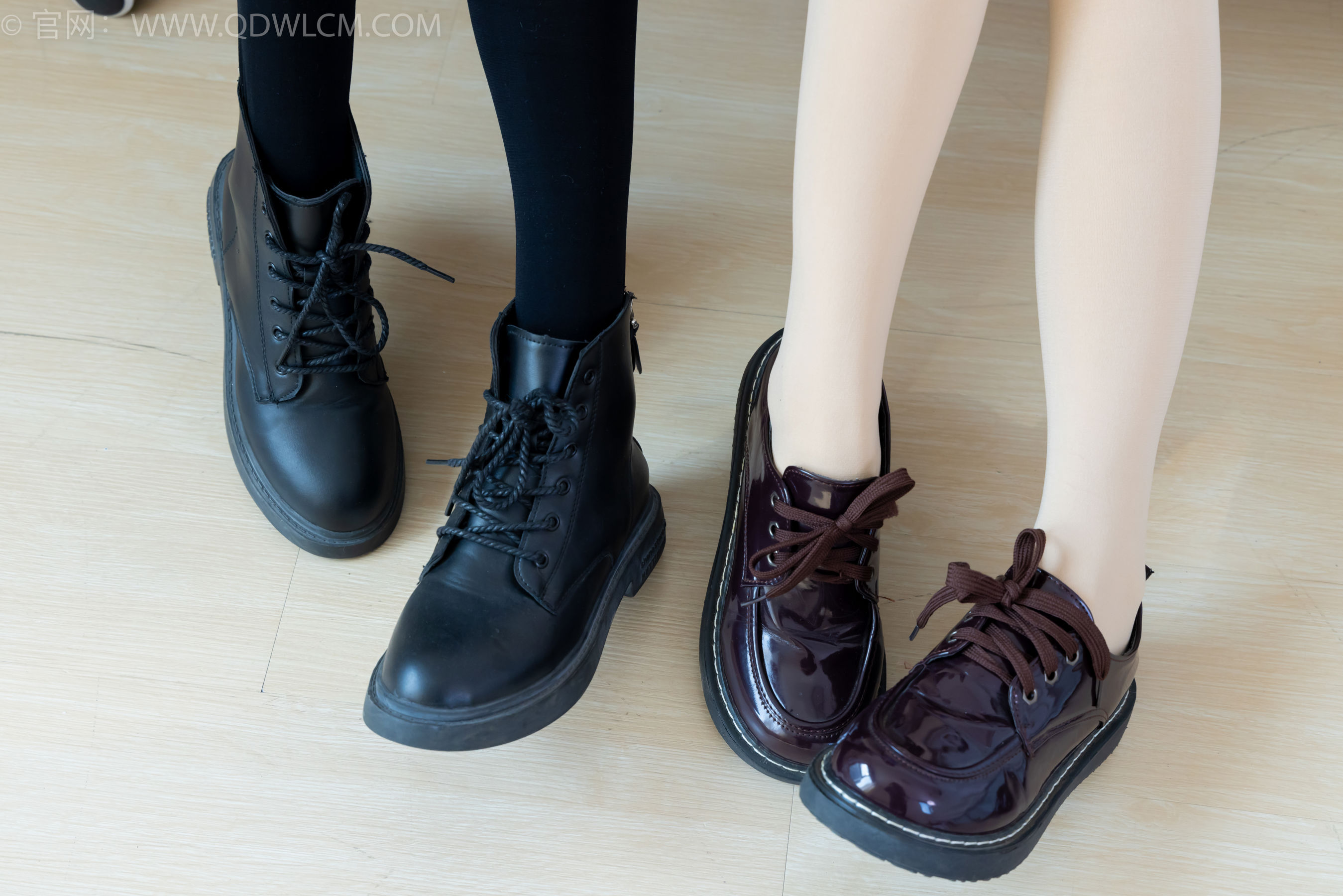 物恋传媒 No.2391 茯苓&欢欢 - 短靴、皮鞋、厚黑丝、厚肉丝/(200P)