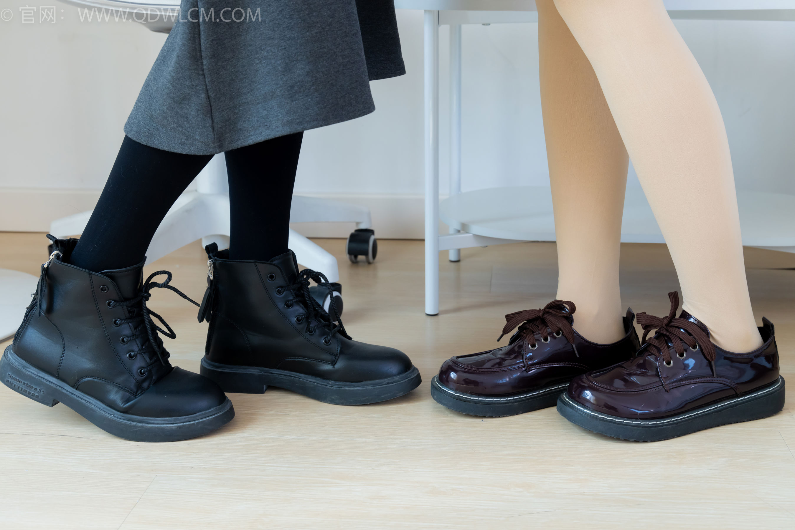 物恋传媒 No.2391 茯苓&欢欢 - 短靴、皮鞋、厚黑丝、厚肉丝/(200P)