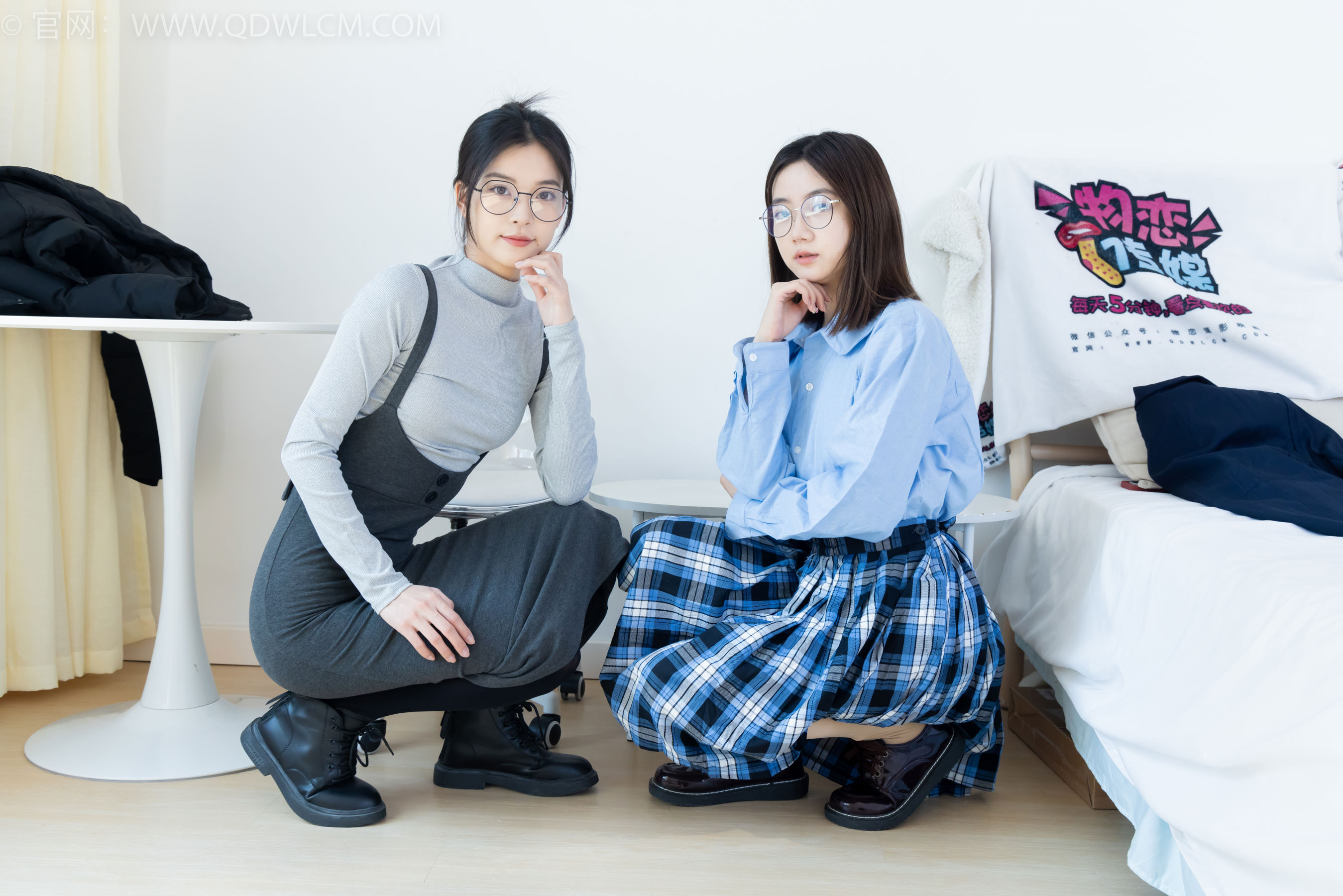 物恋传媒 No.2391 茯苓&欢欢 - 短靴、皮鞋、厚黑丝、厚肉丝/(200P)