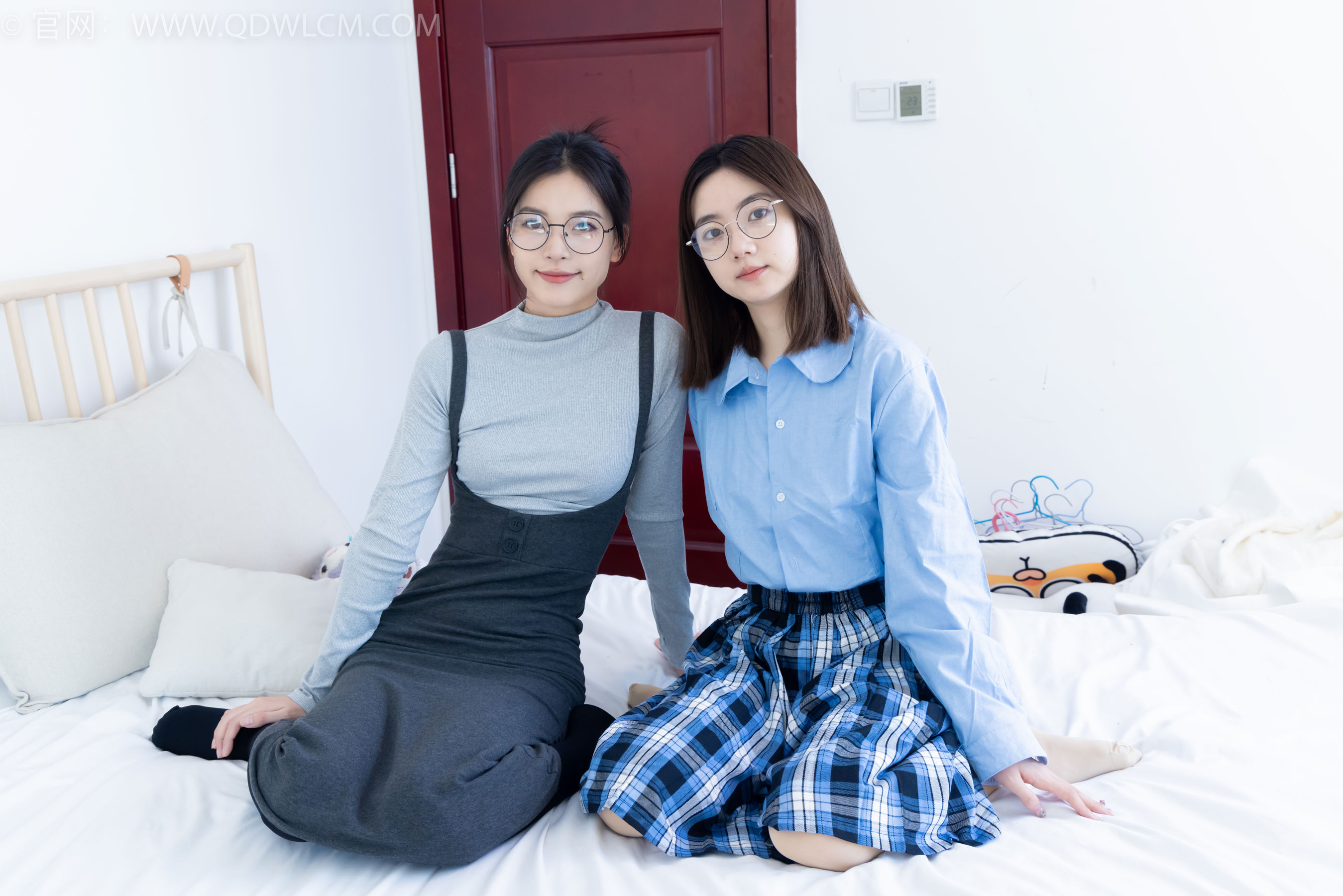 物恋传媒 No.2391 茯苓&欢欢 - 短靴、皮鞋、厚黑丝、厚肉丝/(200P)