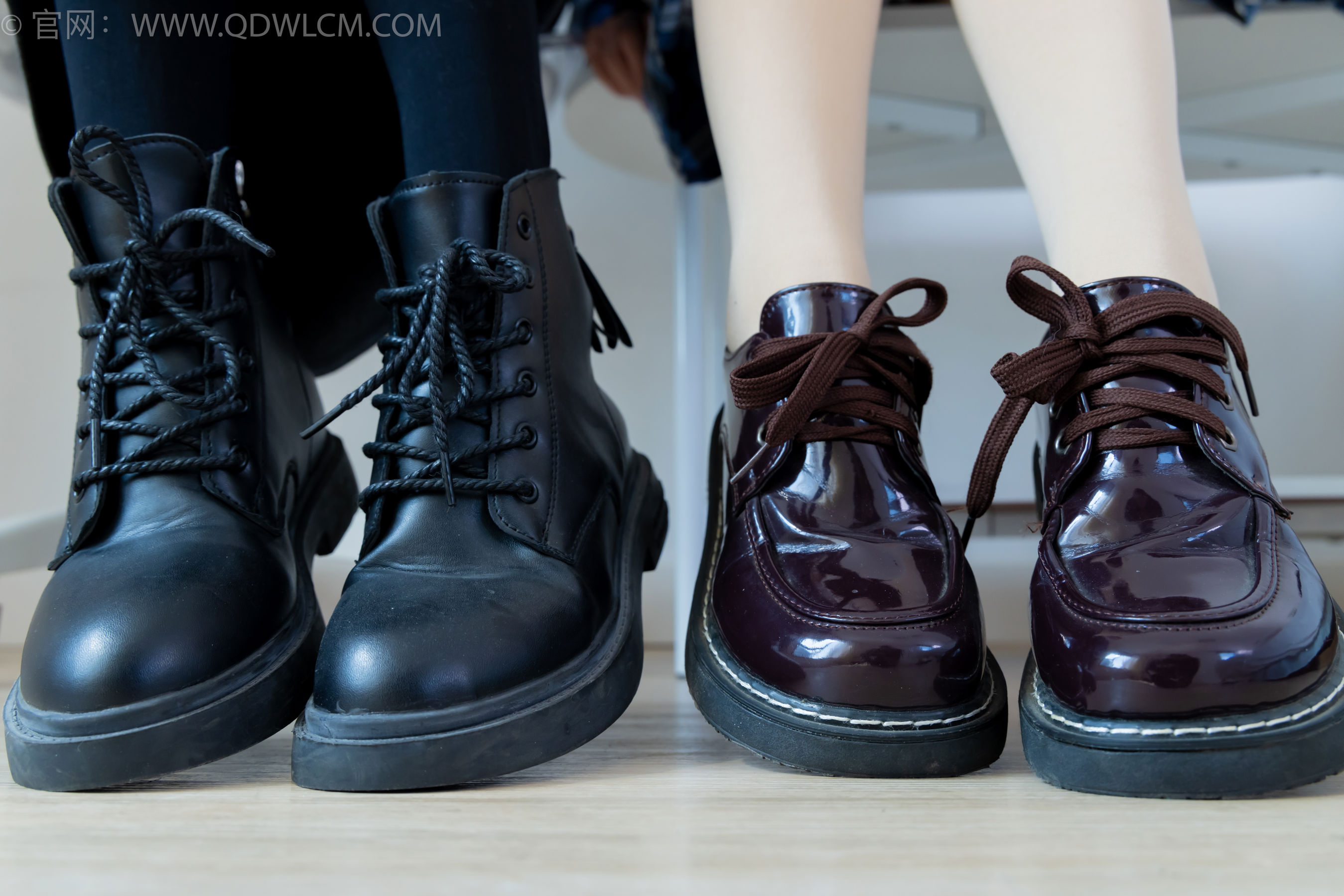 物恋传媒 No.2391 茯苓&欢欢 - 短靴、皮鞋、厚黑丝、厚肉丝/(200P)