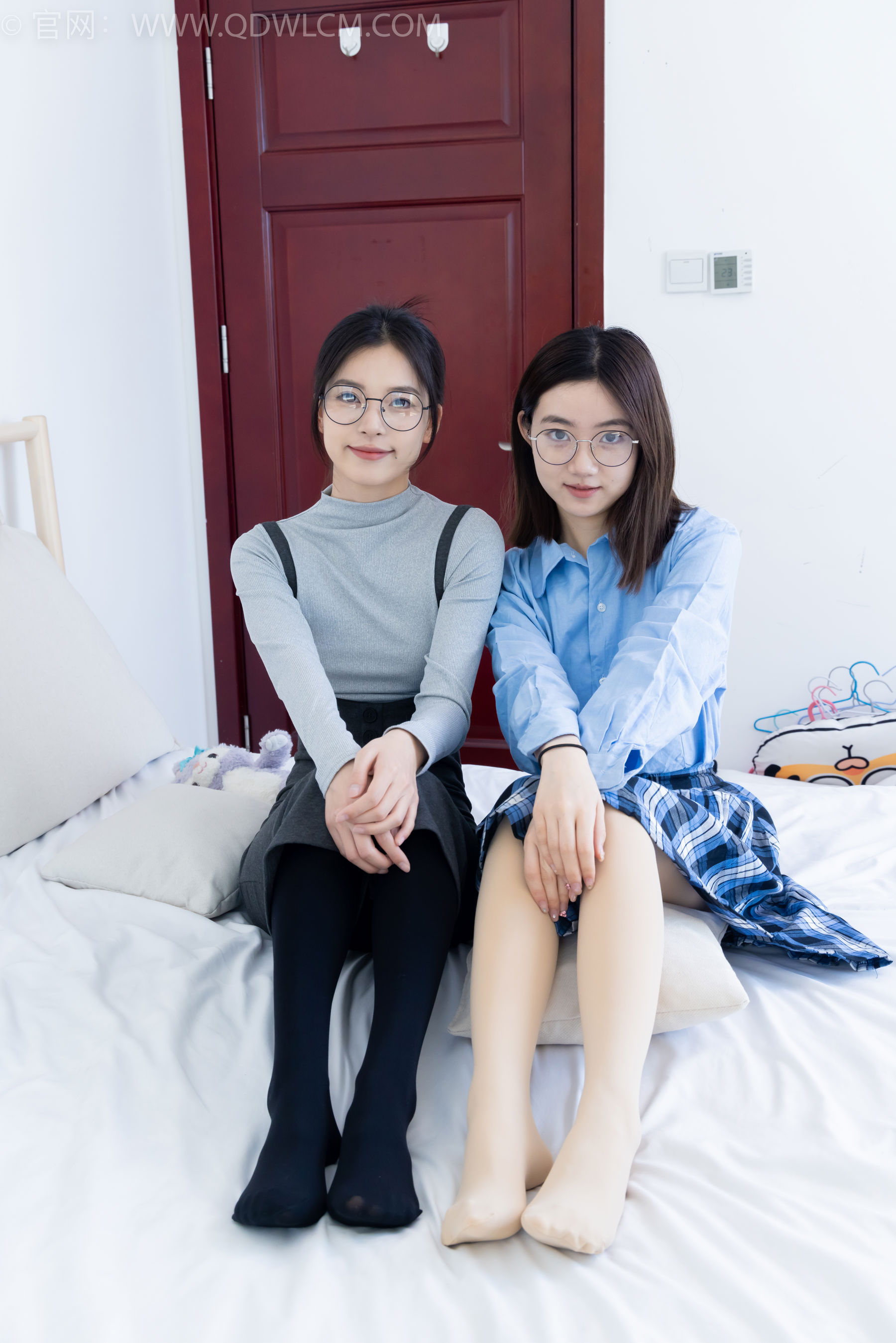 物恋传媒 No.2391 茯苓&欢欢 - 短靴、皮鞋、厚黑丝、厚肉丝/(200P)