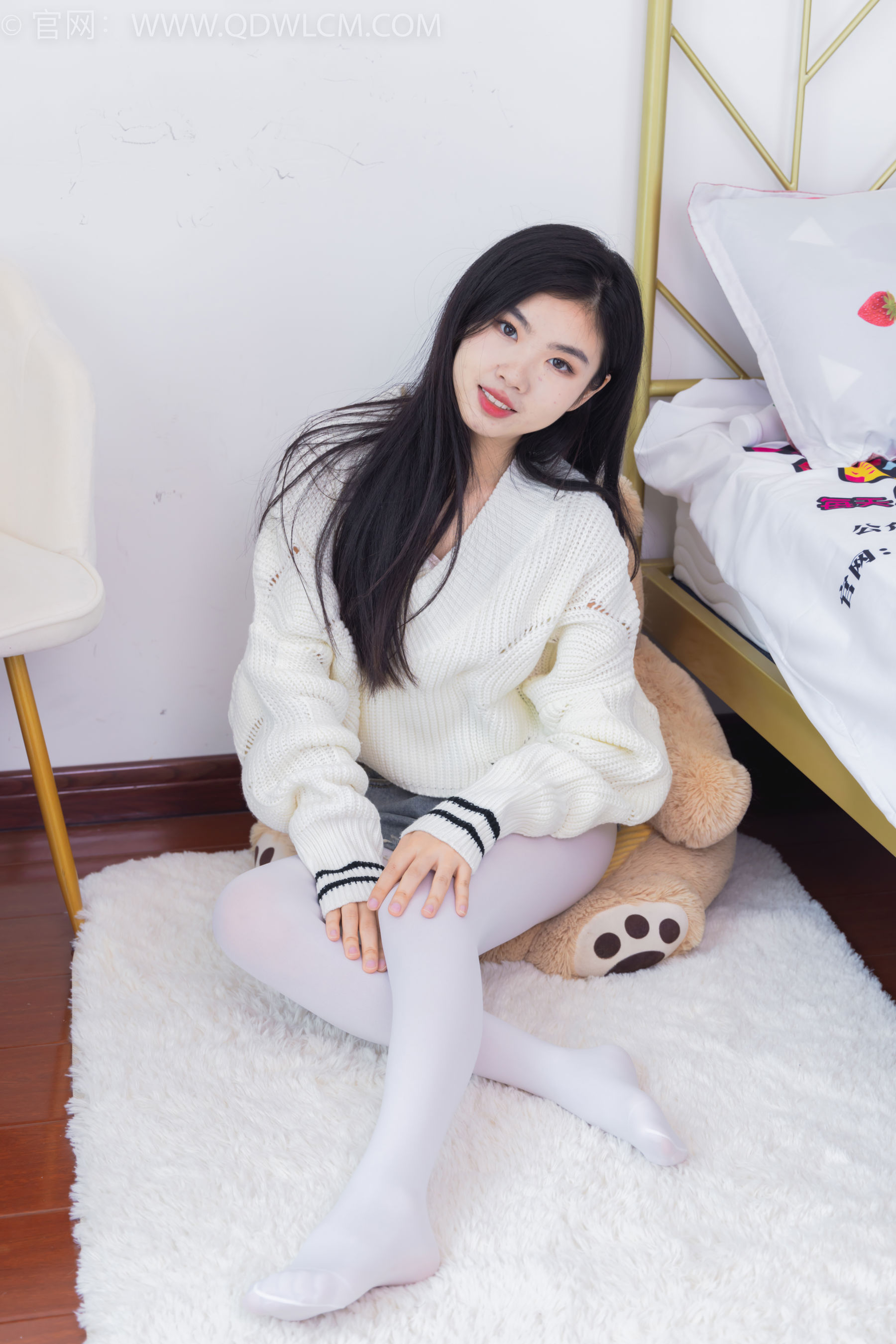 物恋传媒 No.2396 米米 - 马丁靴、厚白丝/(150P)