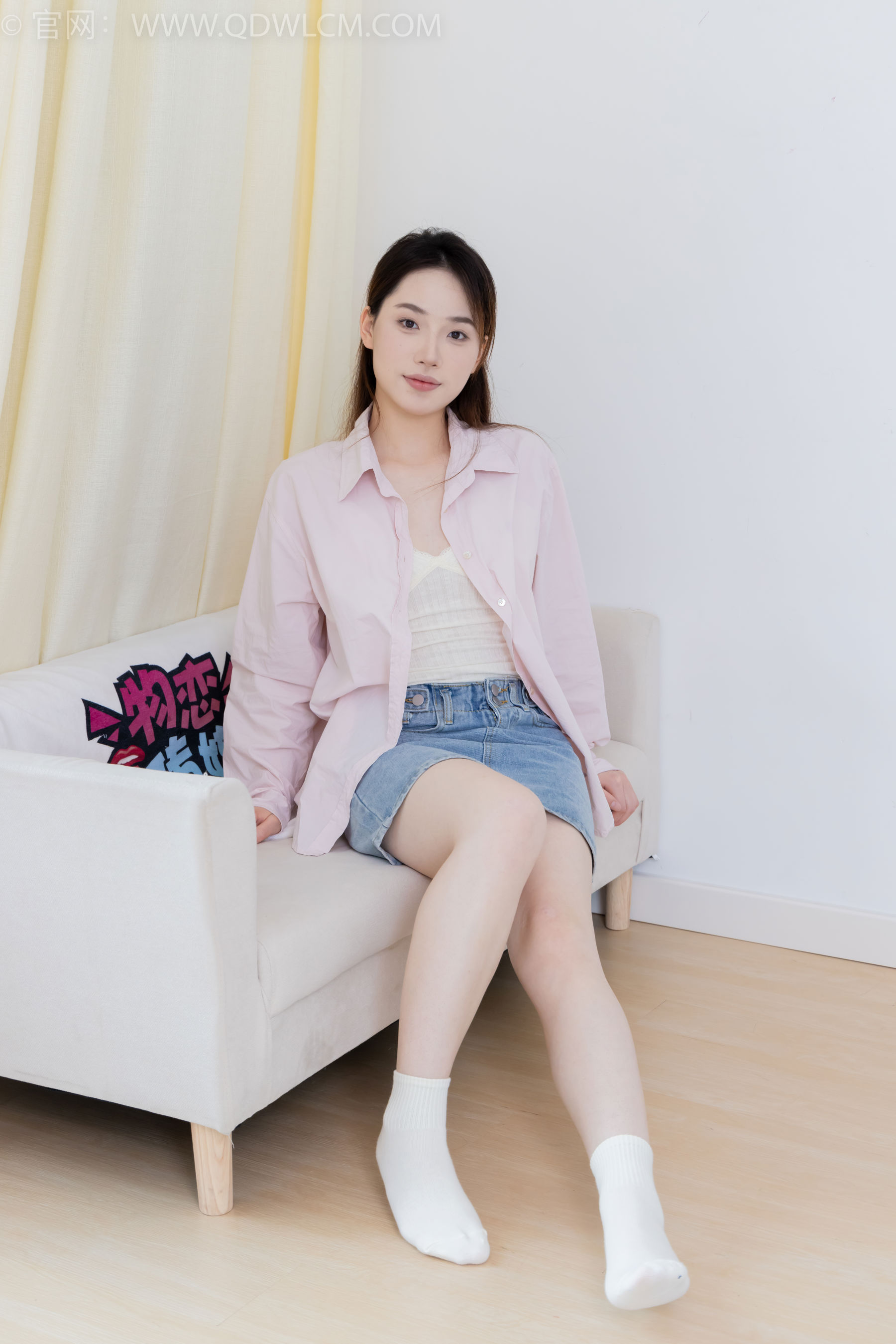 物恋传媒 No.2395 荔枝 - 板鞋、白棉袜、裸足/(150P)