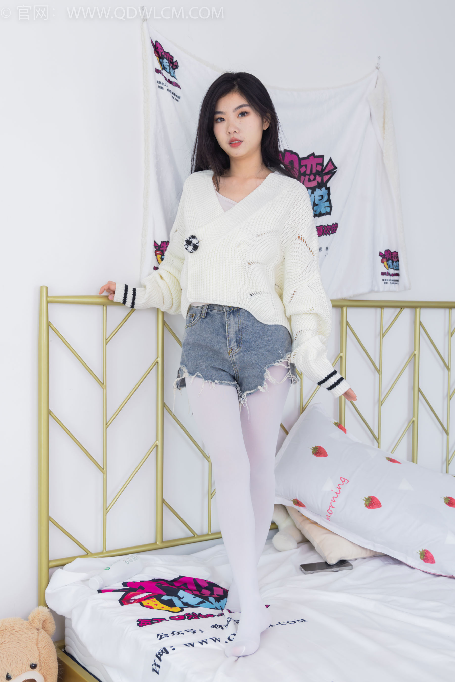 物恋传媒 No.2396 米米 - 马丁靴、厚白丝/(150P)