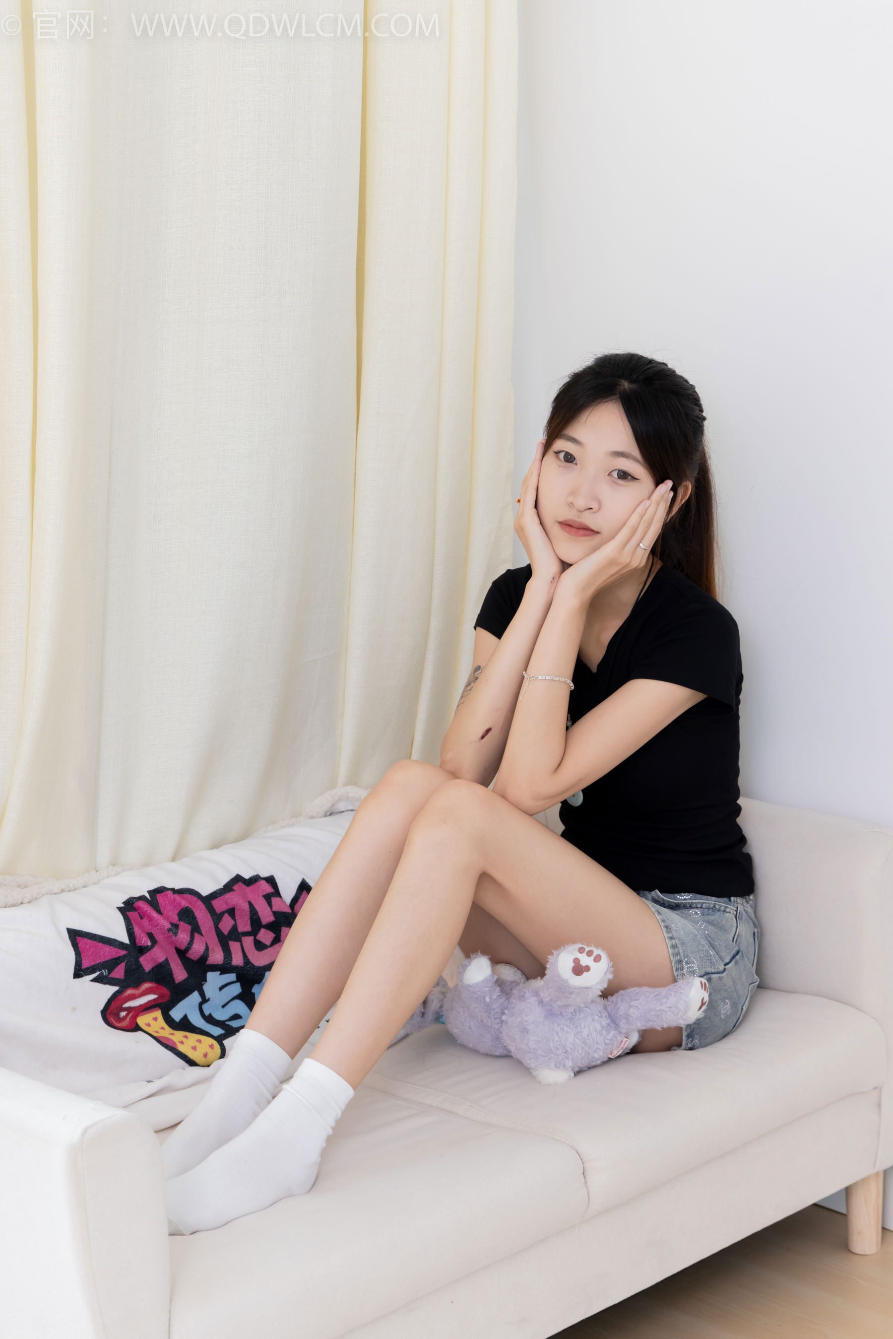 物恋传媒 No.2399 小夏 - 板鞋、白棉袜、裸足/(150P)