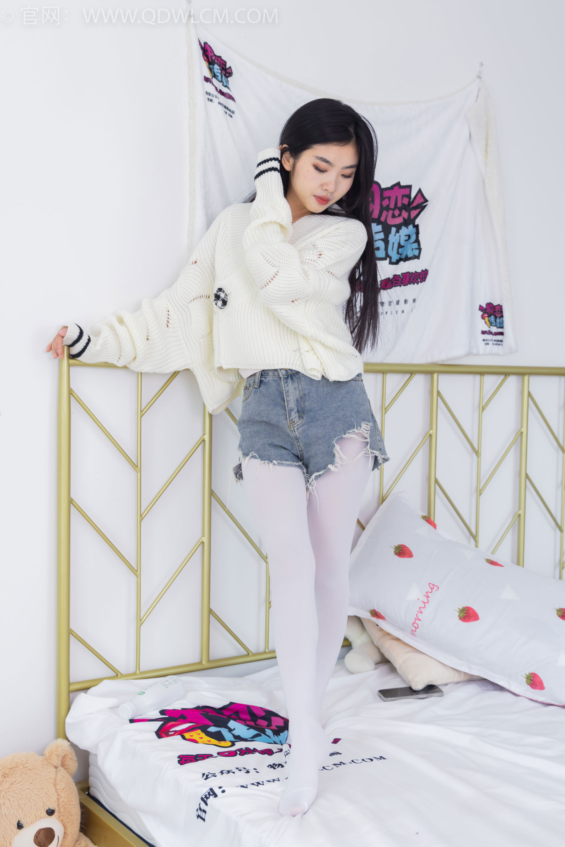 物恋传媒 No.2396 米米 - 马丁靴、厚白丝/(150P)