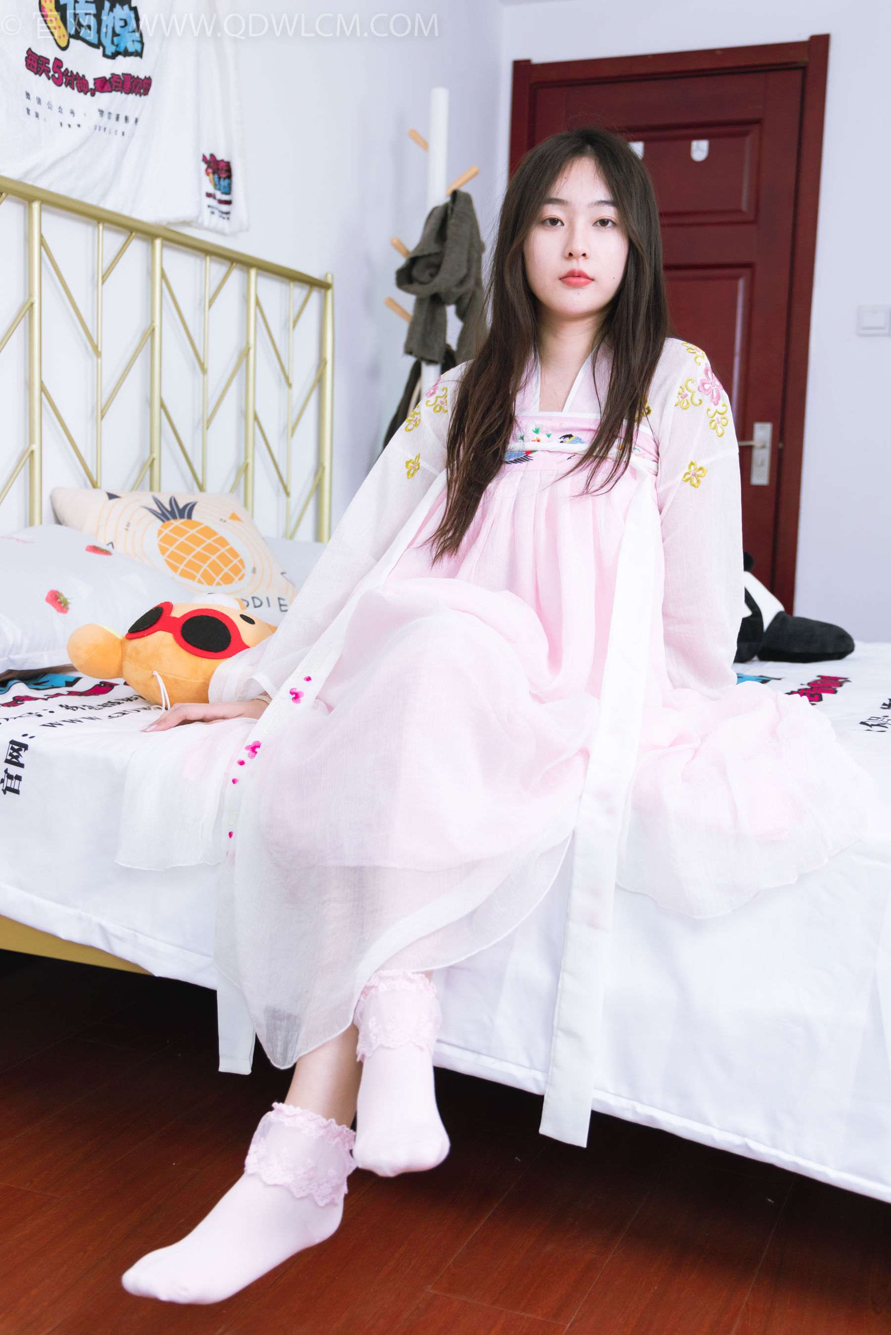 物恋传媒 No.2397 美兔 - 汉服、布鞋、粉色棉袜/(150P)