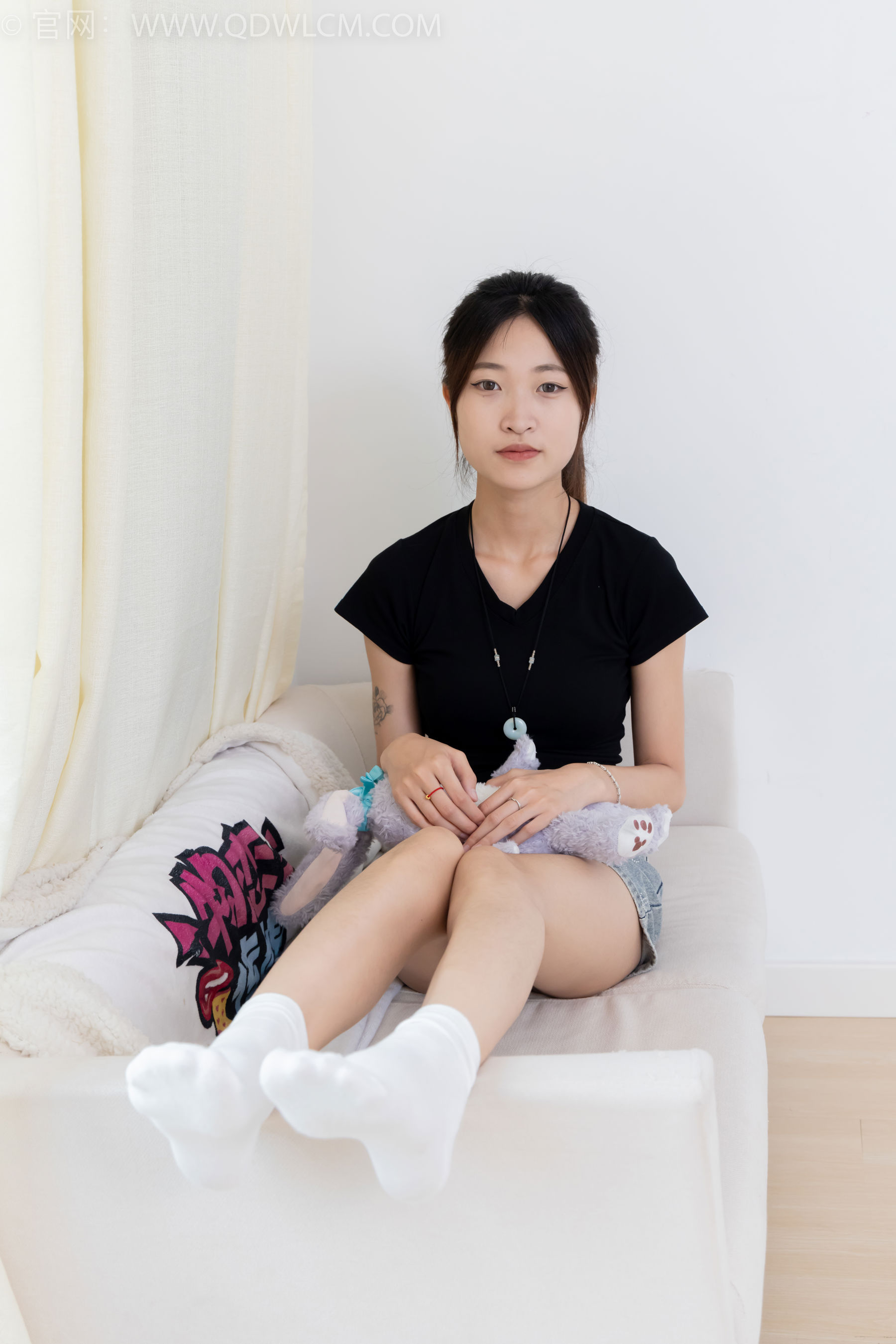 物恋传媒 No.2399 小夏 - 板鞋、白棉袜、裸足/(150P)