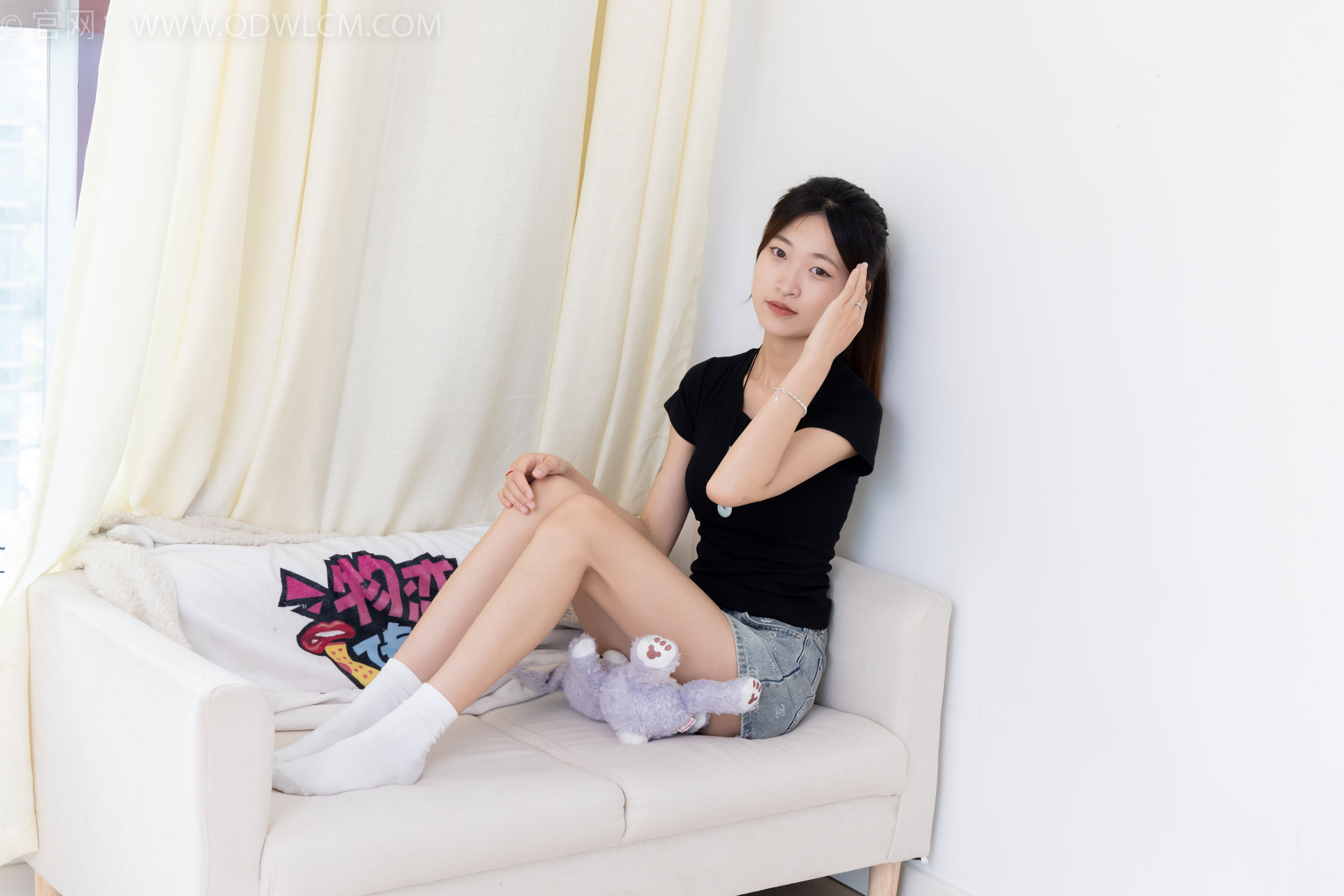 物恋传媒 No.2399 小夏 - 板鞋、白棉袜、裸足/(150P)