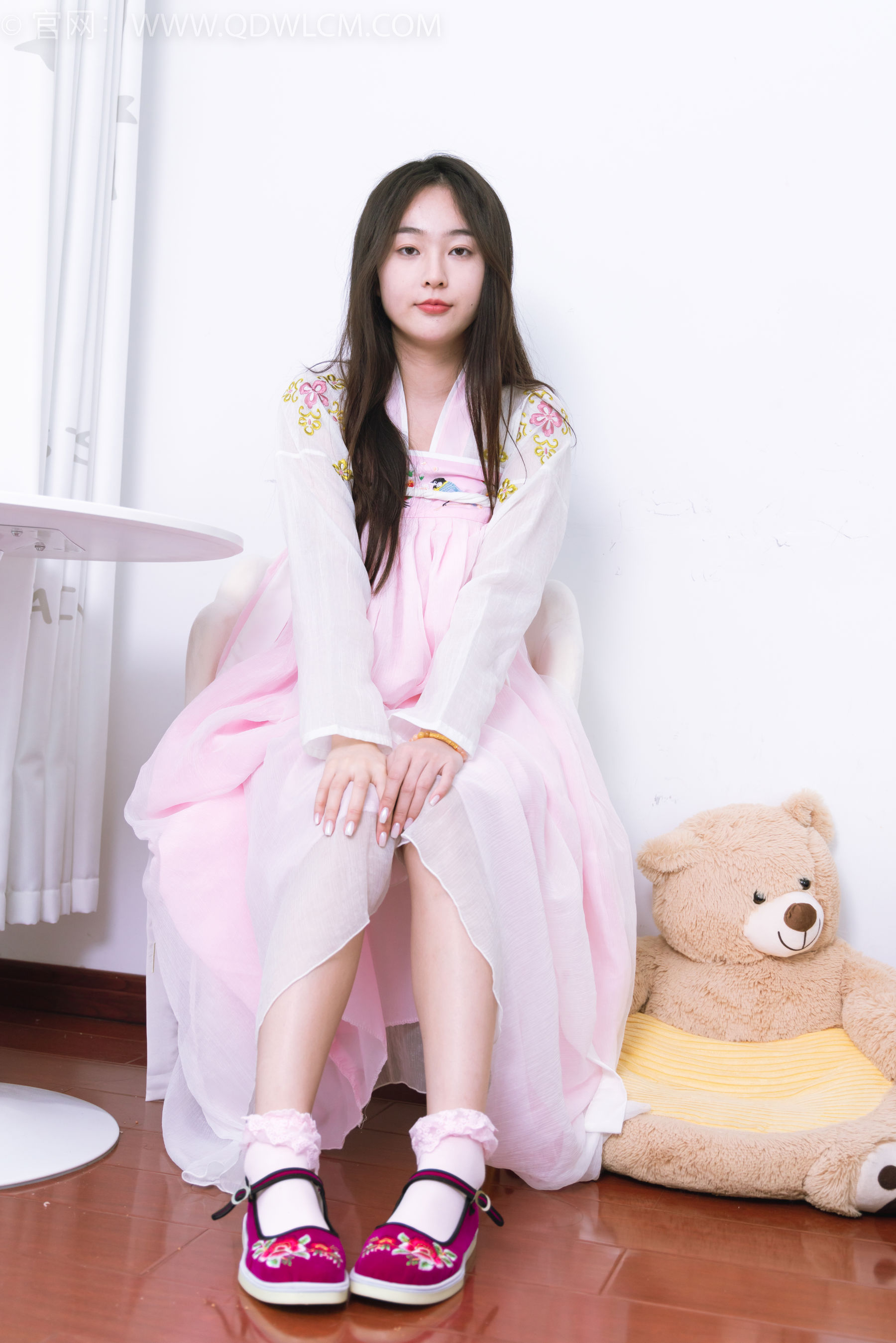 物恋传媒 No.2397 美兔 - 汉服、布鞋、粉色棉袜/(150P)