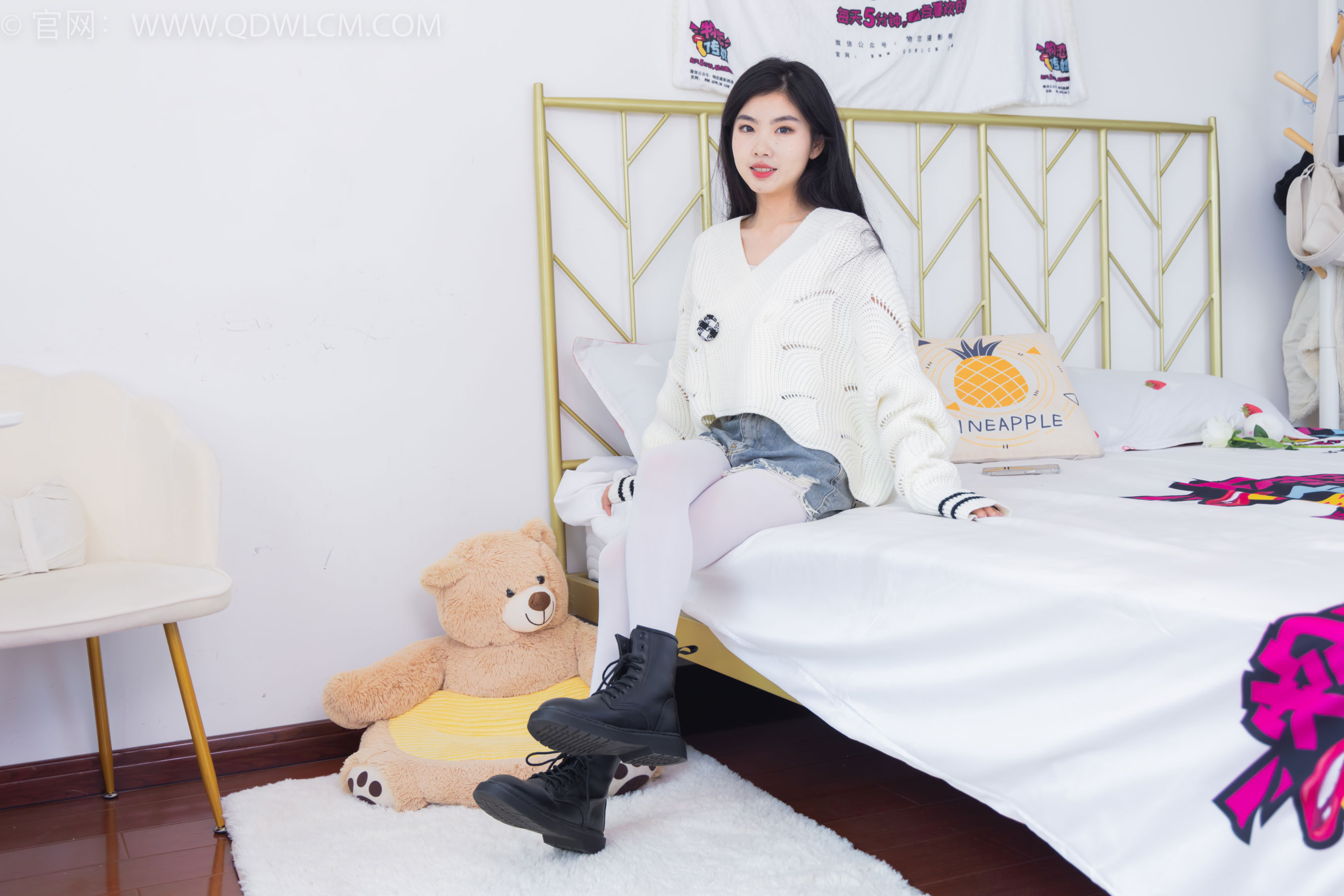 物恋传媒 No.2396 米米 - 马丁靴、厚白丝/(150P)