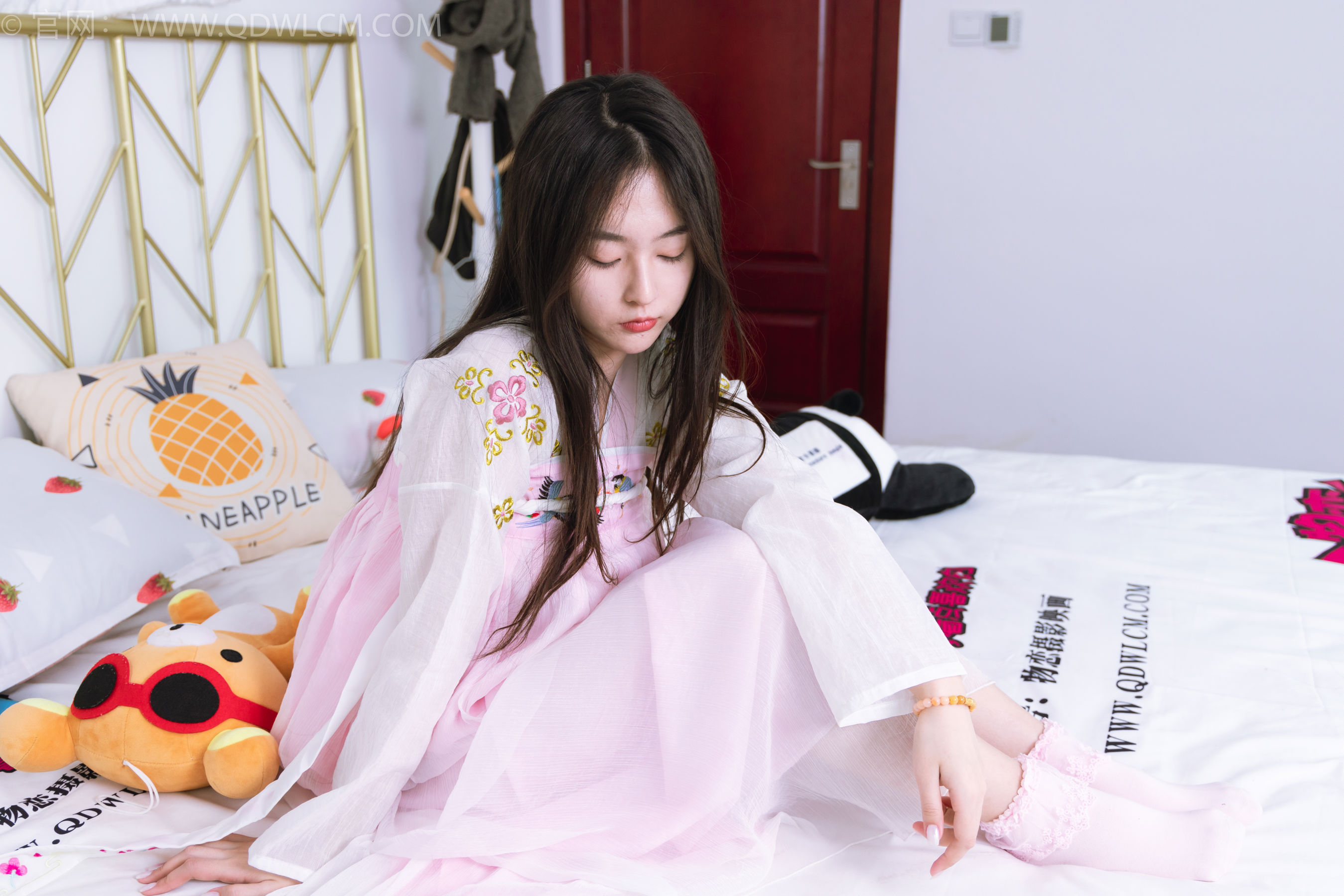 物恋传媒 No.2397 美兔 - 汉服、布鞋、粉色棉袜/(150P)