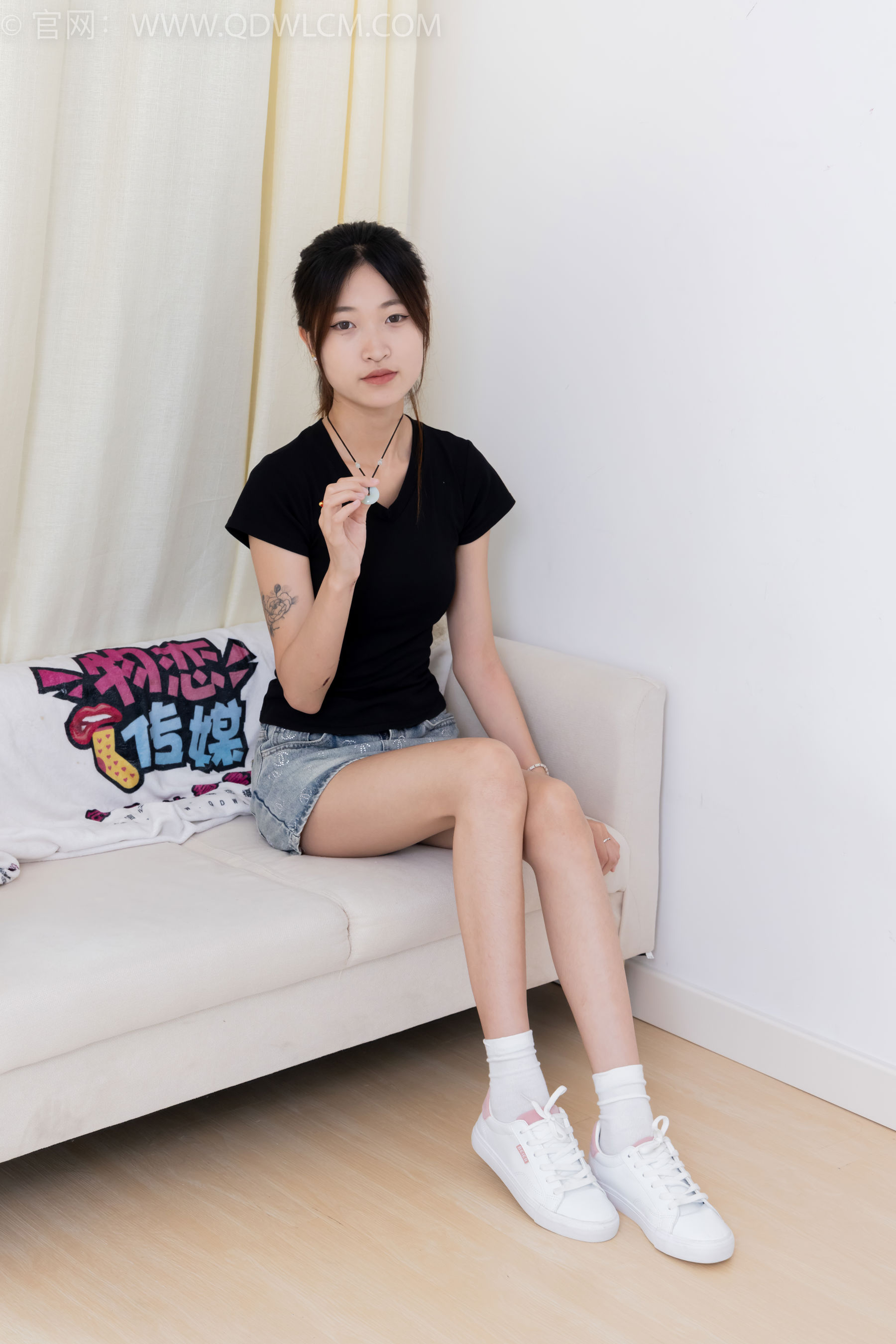 物恋传媒 No.2399 小夏 - 板鞋、白棉袜、裸足/(150P)