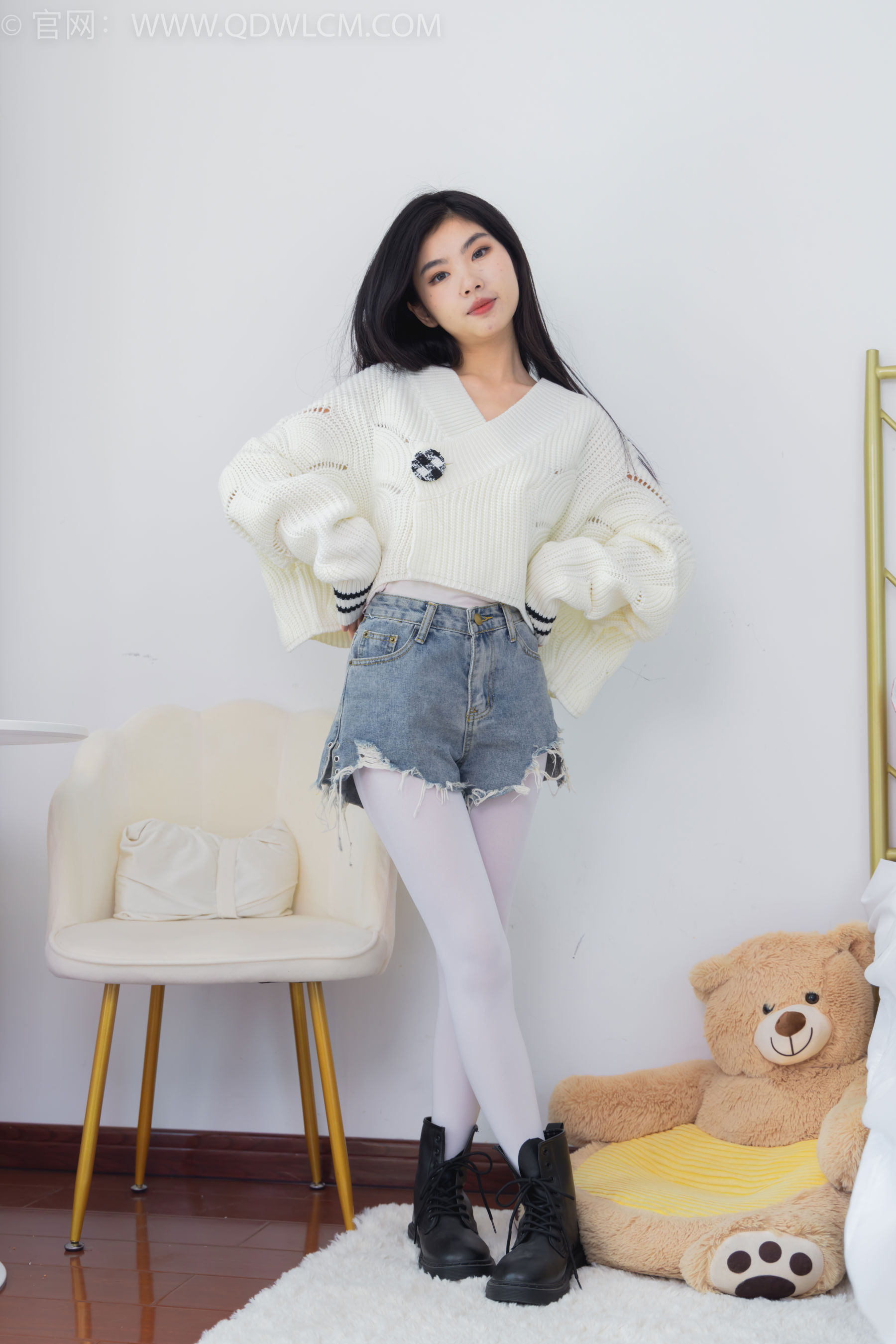 物恋传媒 No.2396 米米 - 马丁靴、厚白丝/(150P)