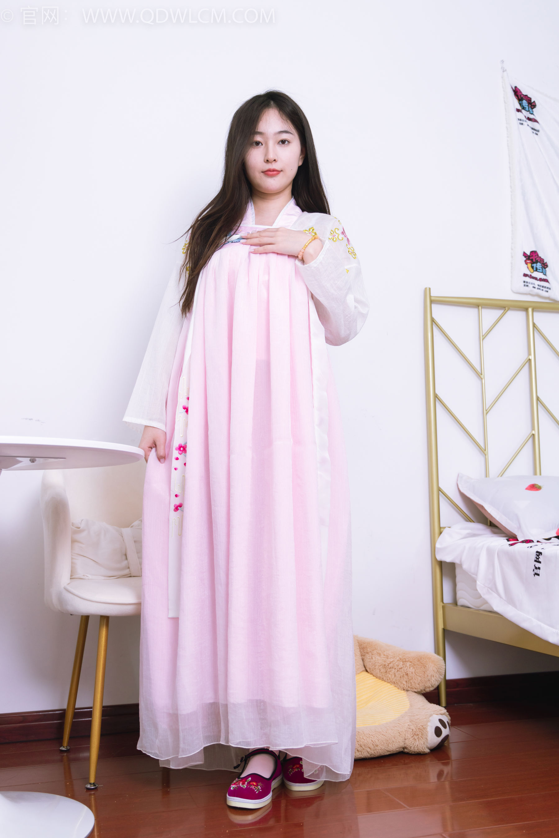 物恋传媒 No.2397 美兔 - 汉服、布鞋、粉色棉袜/(150P)