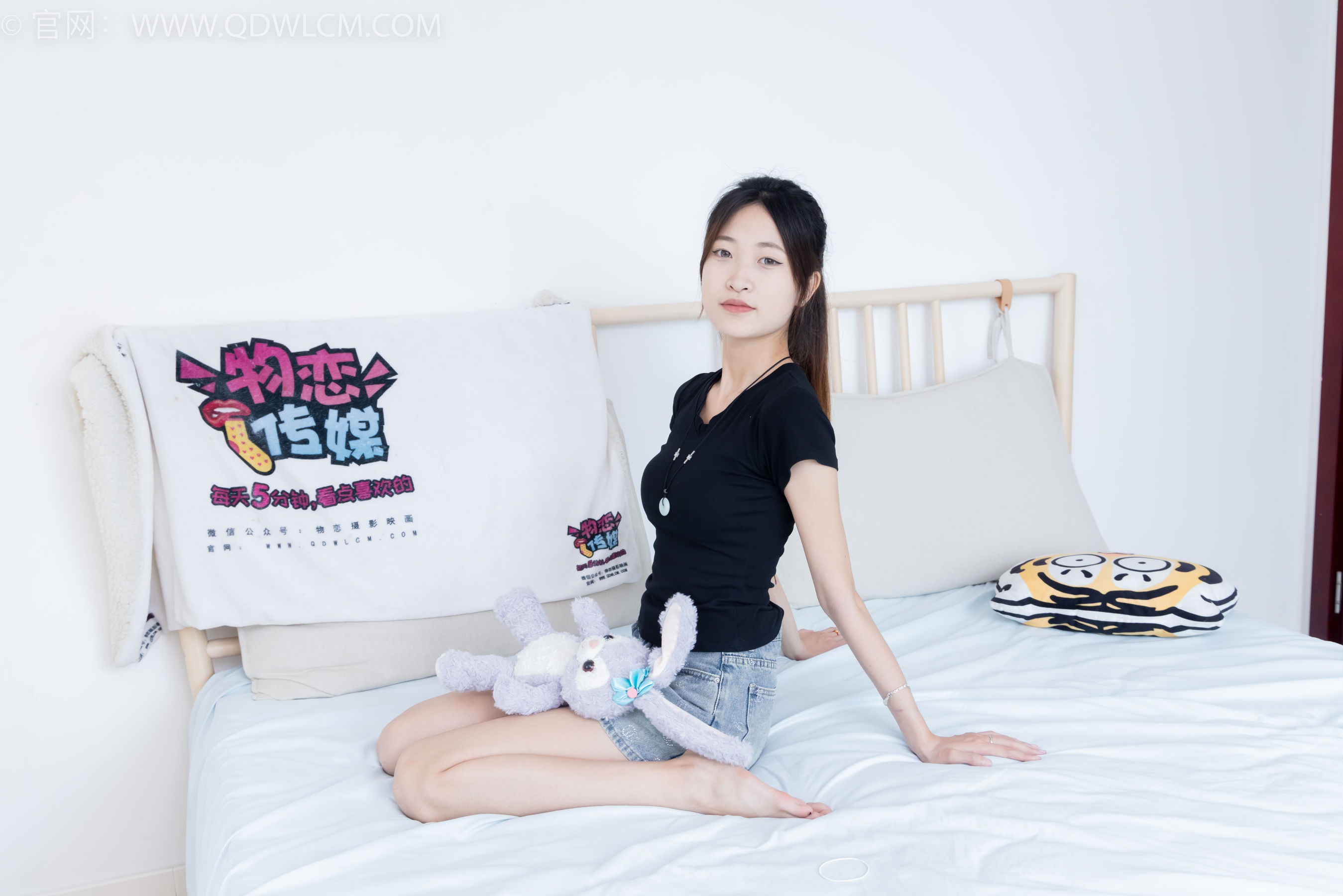 物恋传媒 No.2399 小夏 - 板鞋、白棉袜、裸足/(150P)