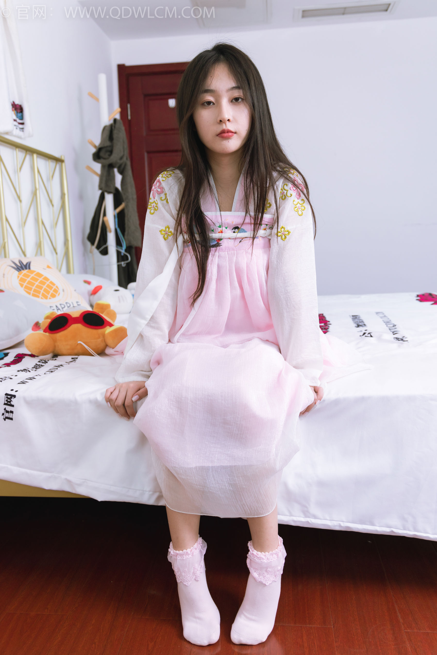 物恋传媒 No.2397 美兔 - 汉服、布鞋、粉色棉袜/(150P)