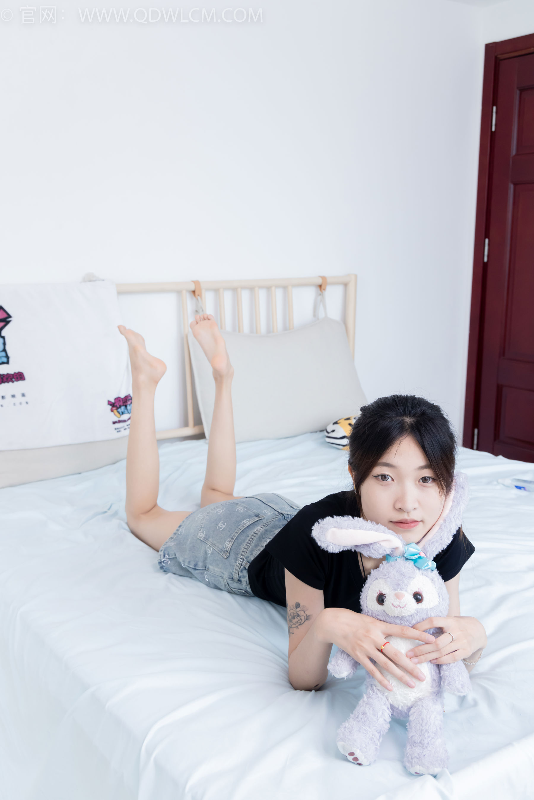 物恋传媒 No.2399 小夏 - 板鞋、白棉袜、裸足/(150P)