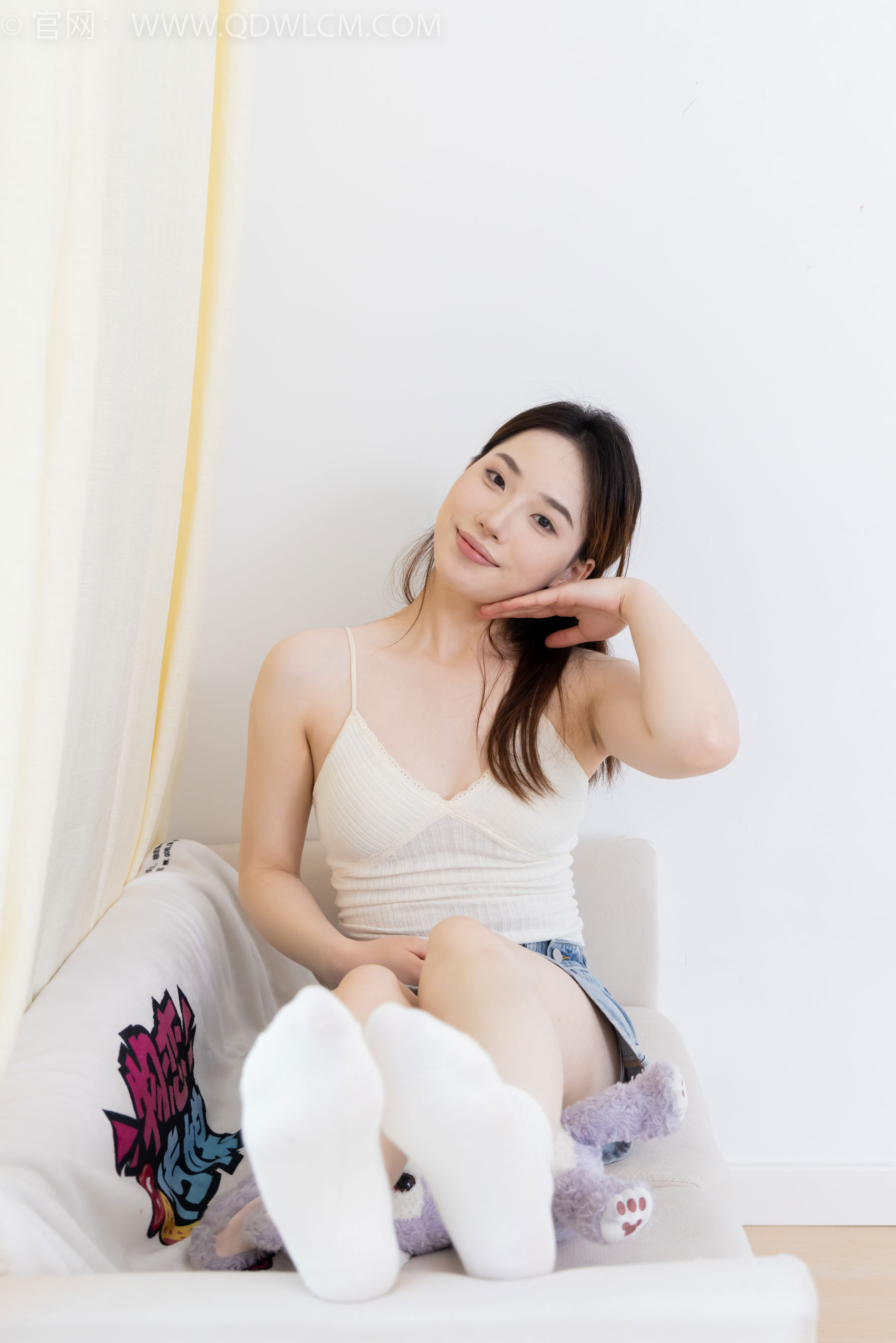 物恋传媒 No.2395 荔枝 - 板鞋、白棉袜、裸足/(150P)