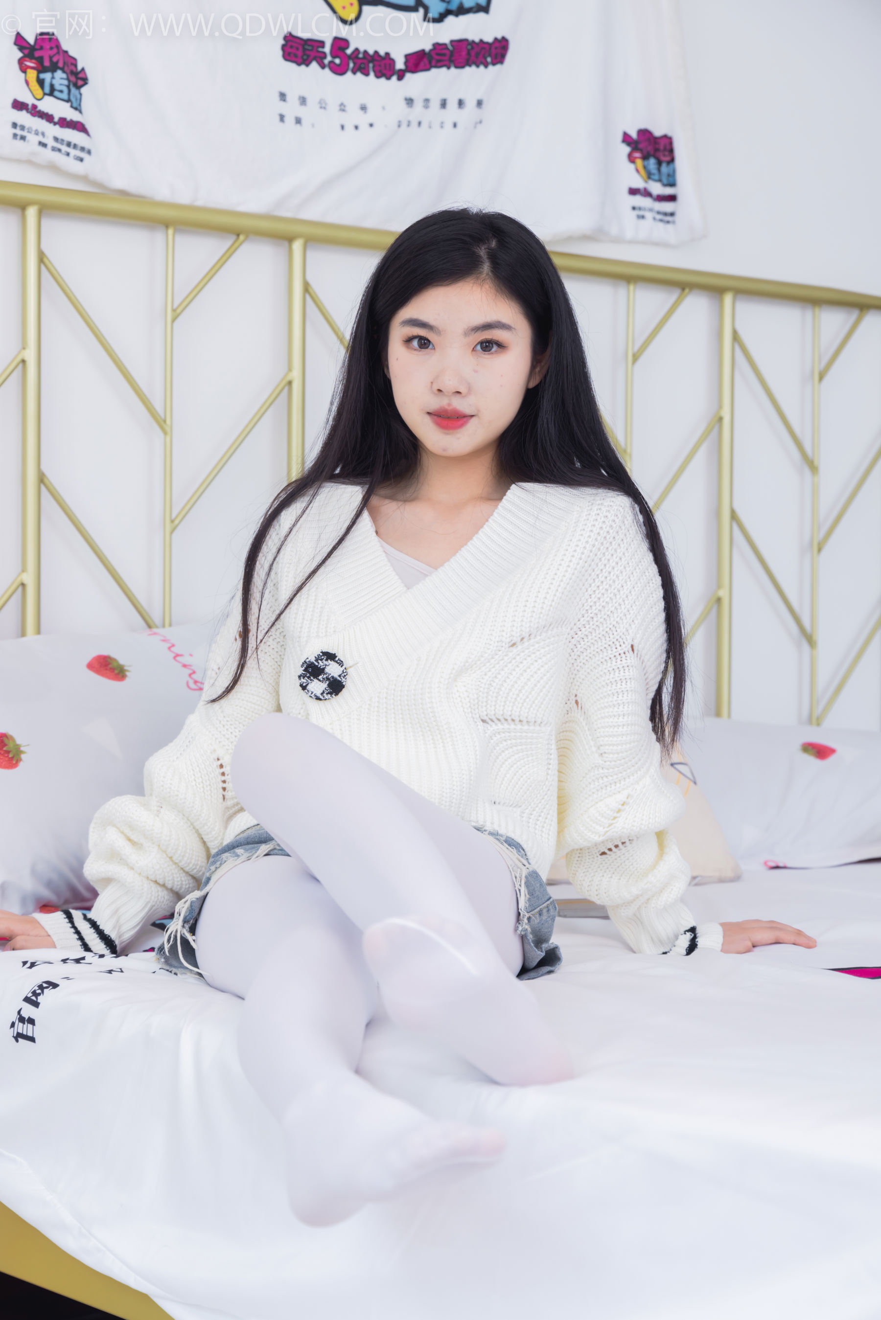 物恋传媒 No.2396 米米 - 马丁靴、厚白丝/(150P)