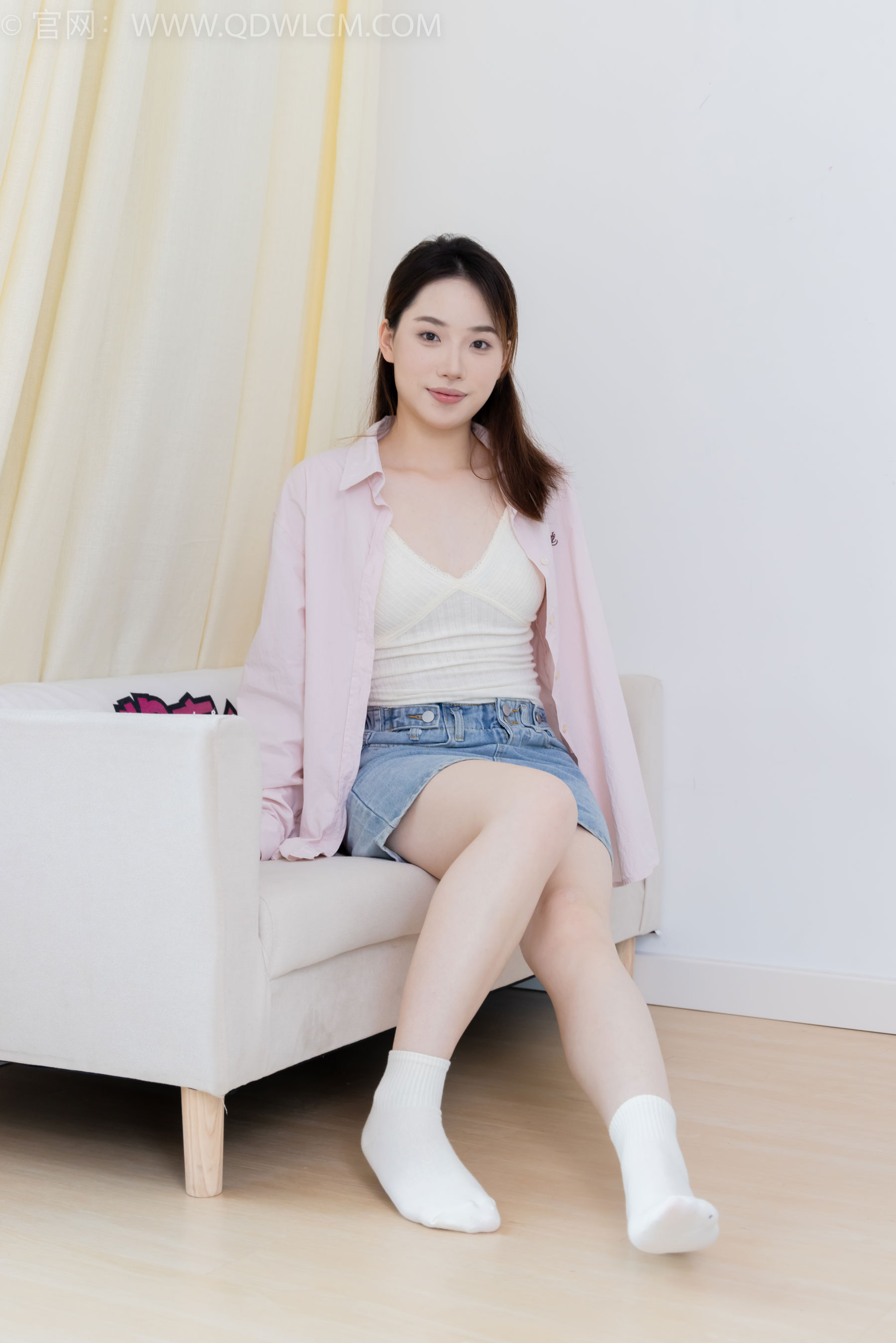 物恋传媒 No.2395 荔枝 - 板鞋、白棉袜、裸足/(150P)