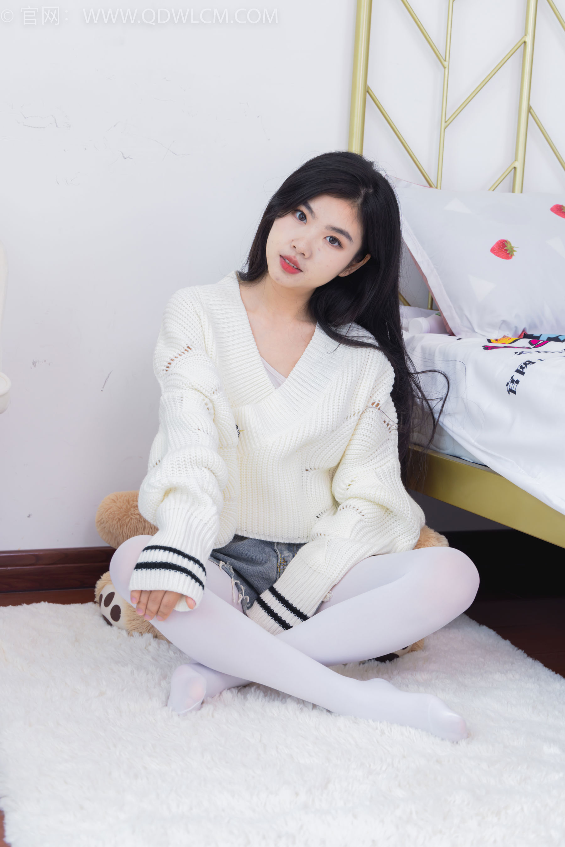 物恋传媒 No.2396 米米 - 马丁靴、厚白丝/(150P)