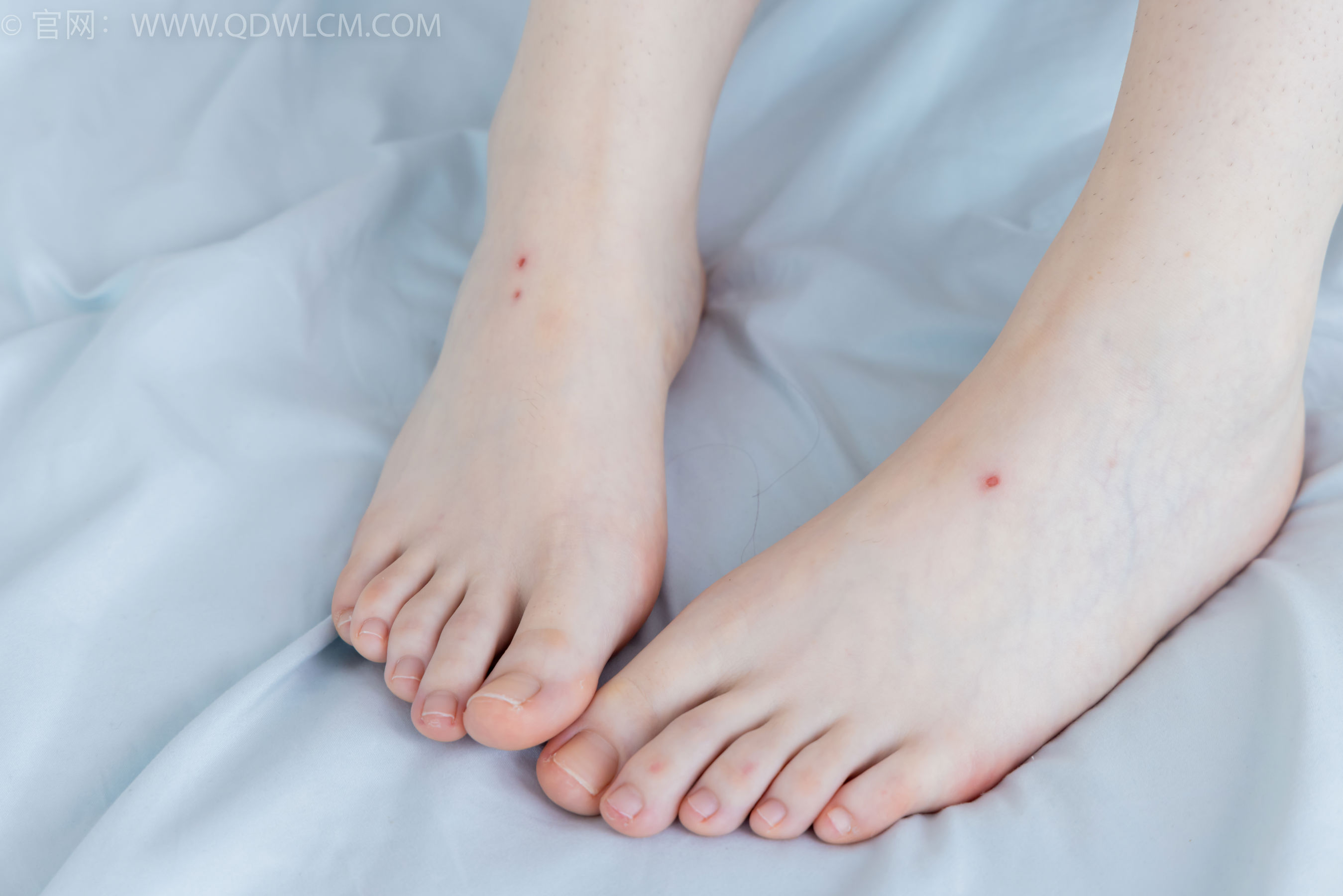 物恋传媒 No.2395 荔枝 - 板鞋、白棉袜、裸足/(150P)