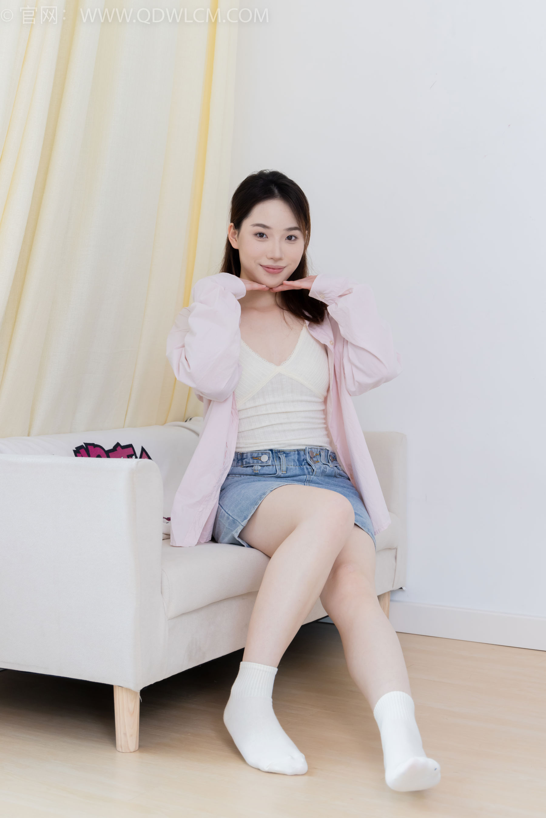 物恋传媒 No.2395 荔枝 - 板鞋、白棉袜、裸足/(150P)