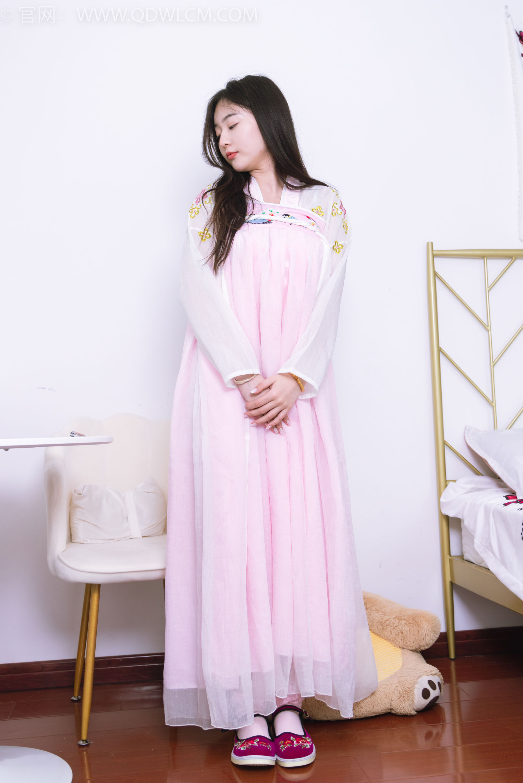 物恋传媒 No.2397 美兔 - 汉服、布鞋、粉色棉袜/(150P)