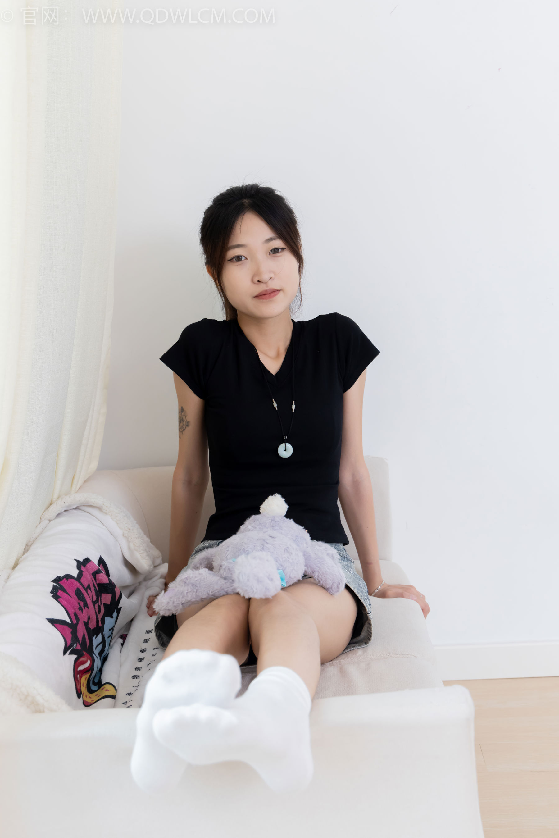 物恋传媒 No.2399 小夏 - 板鞋、白棉袜、裸足/(150P)