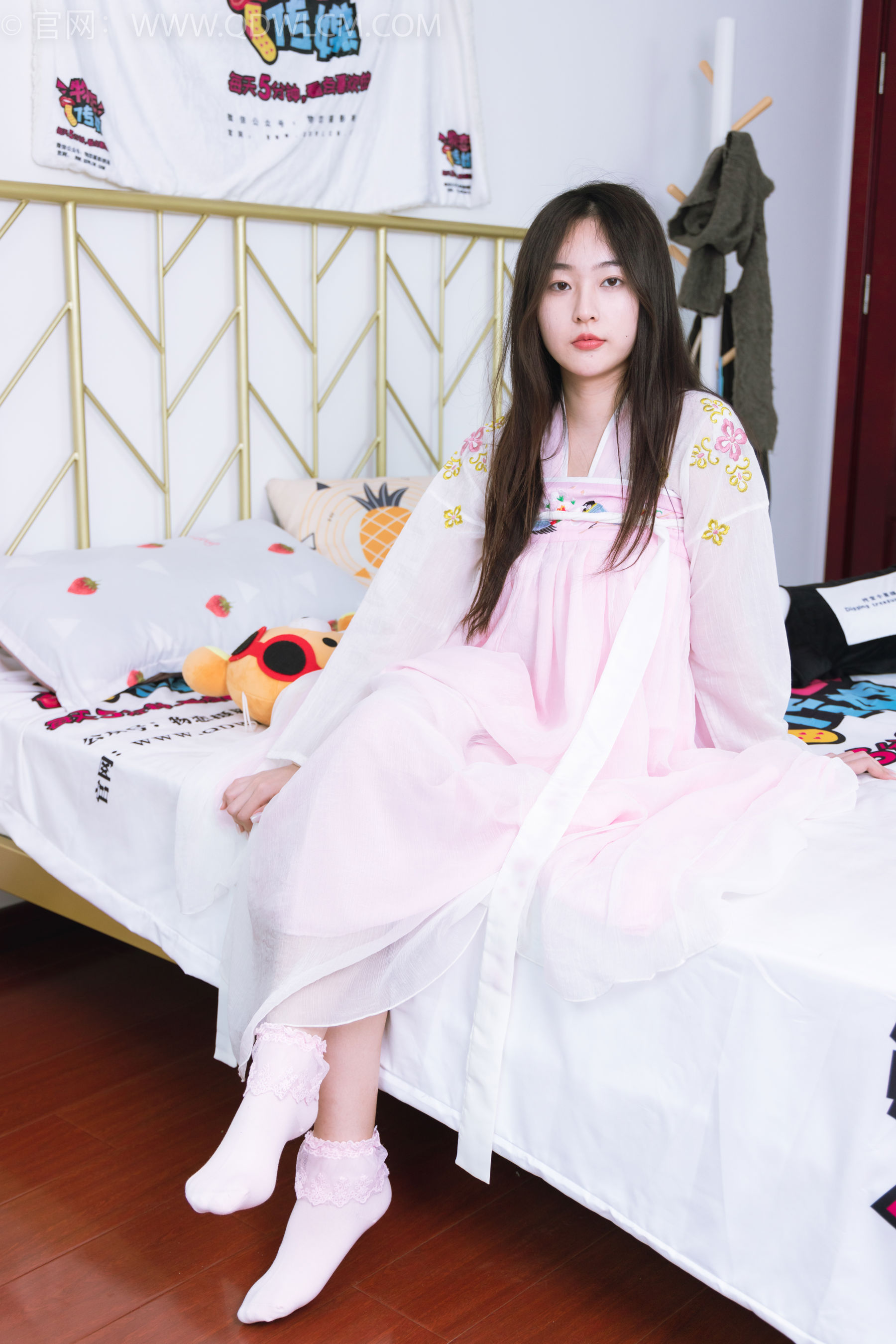 物恋传媒 No.2397 美兔 - 汉服、布鞋、粉色棉袜/(150P)