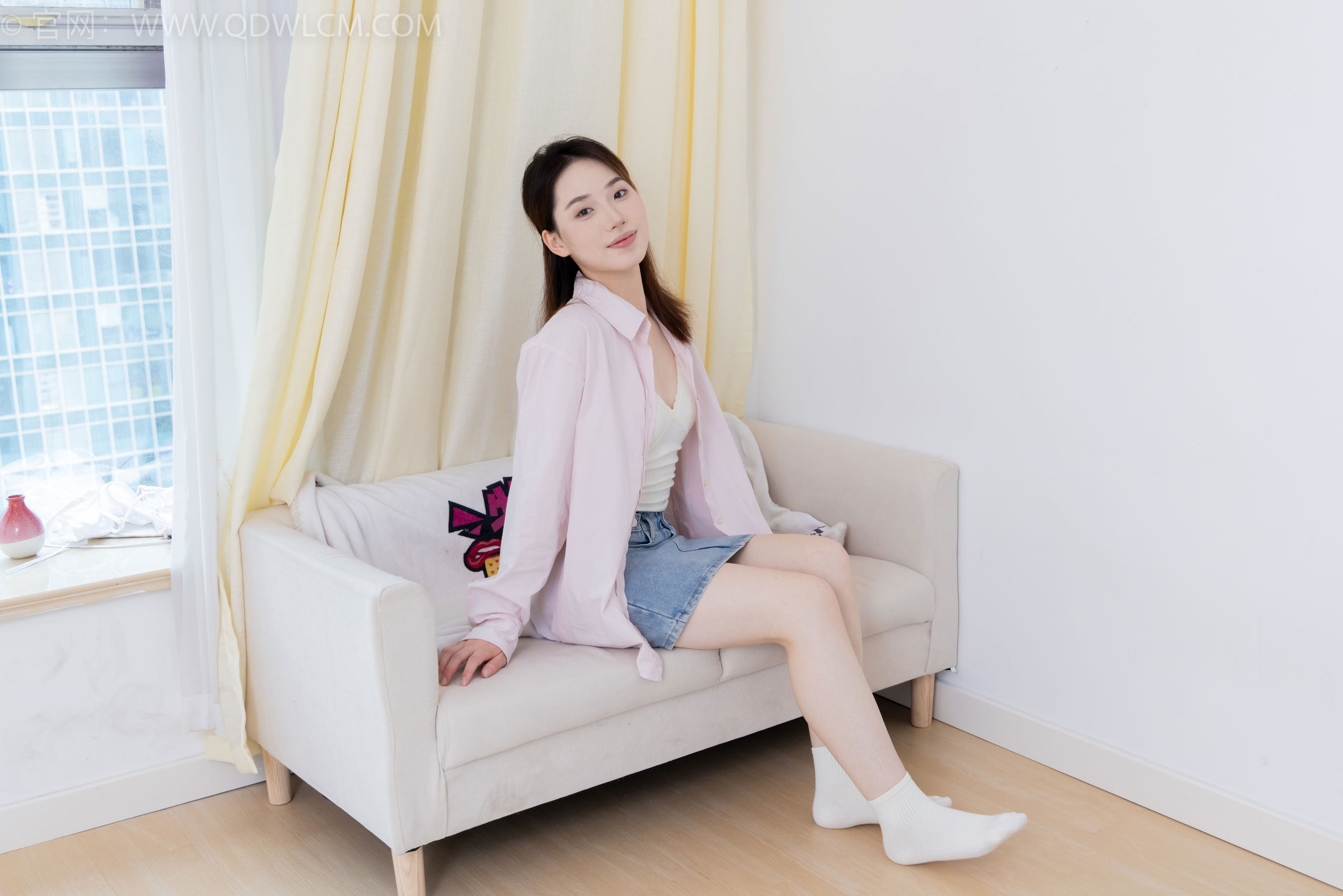 物恋传媒 No.2395 荔枝 - 板鞋、白棉袜、裸足/(150P)