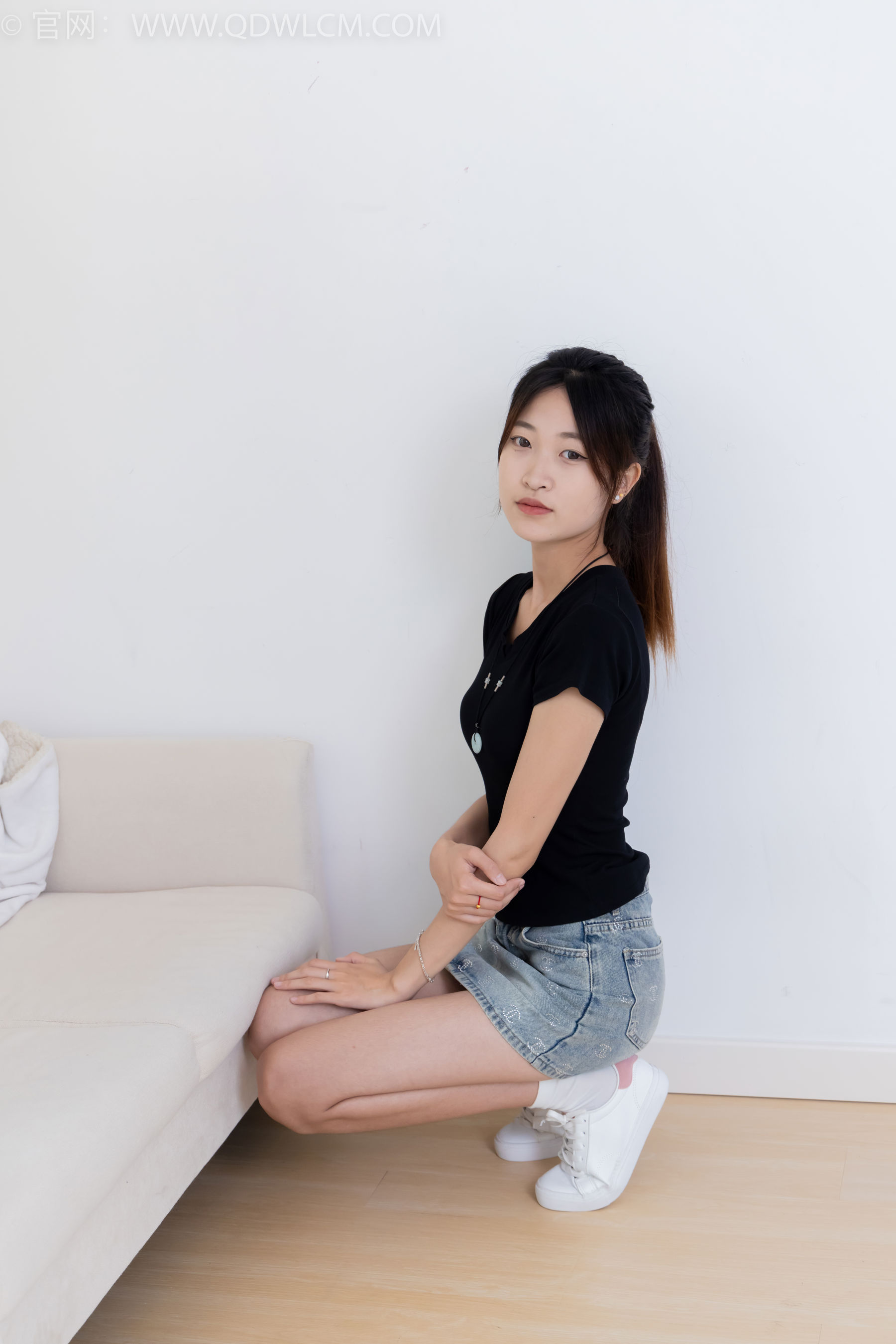 物恋传媒 No.2399 小夏 - 板鞋、白棉袜、裸足/(150P)