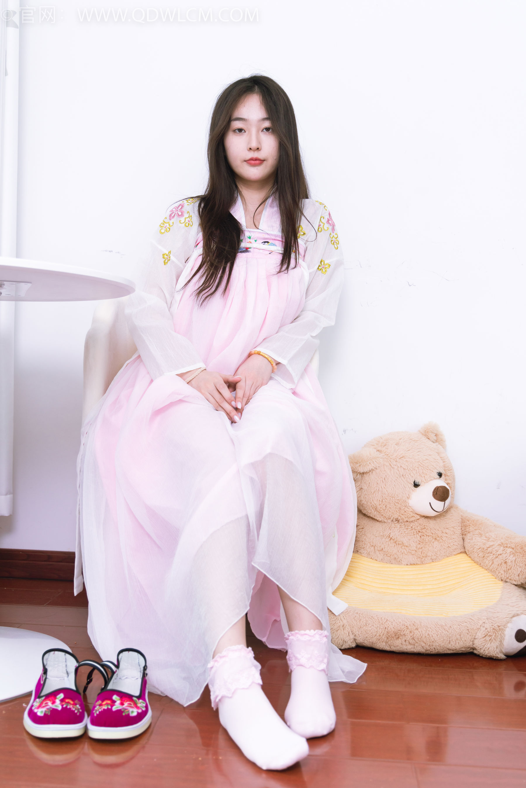 物恋传媒 No.2397 美兔 - 汉服、布鞋、粉色棉袜/(150P)