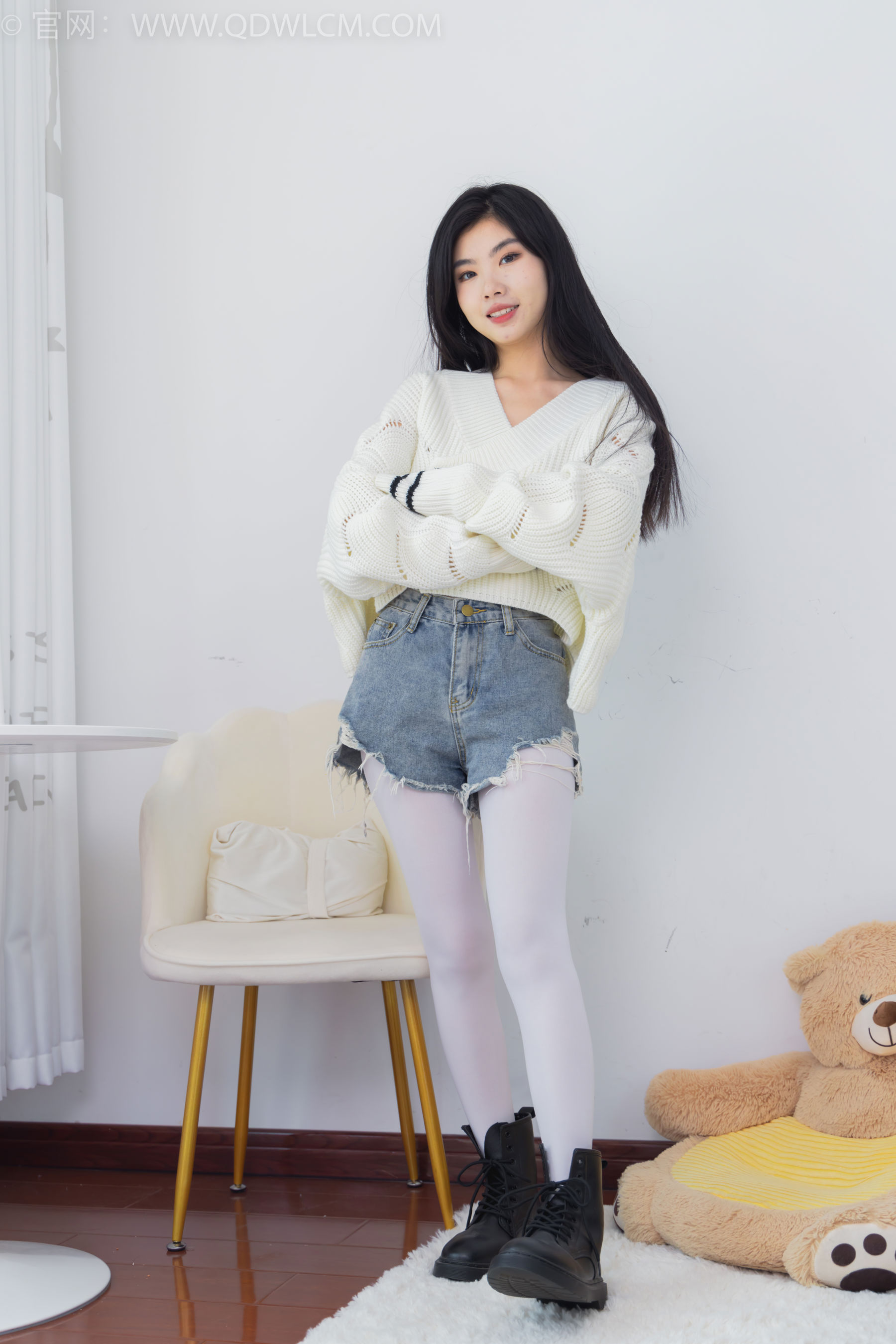 物恋传媒 No.2396 米米 - 马丁靴、厚白丝/(150P)