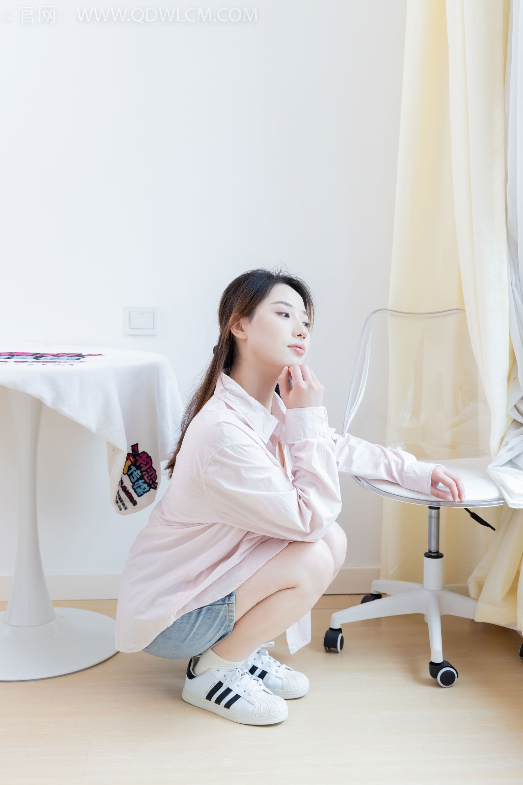 物恋传媒 No.2395 荔枝 - 板鞋、白棉袜、裸足/(150P)