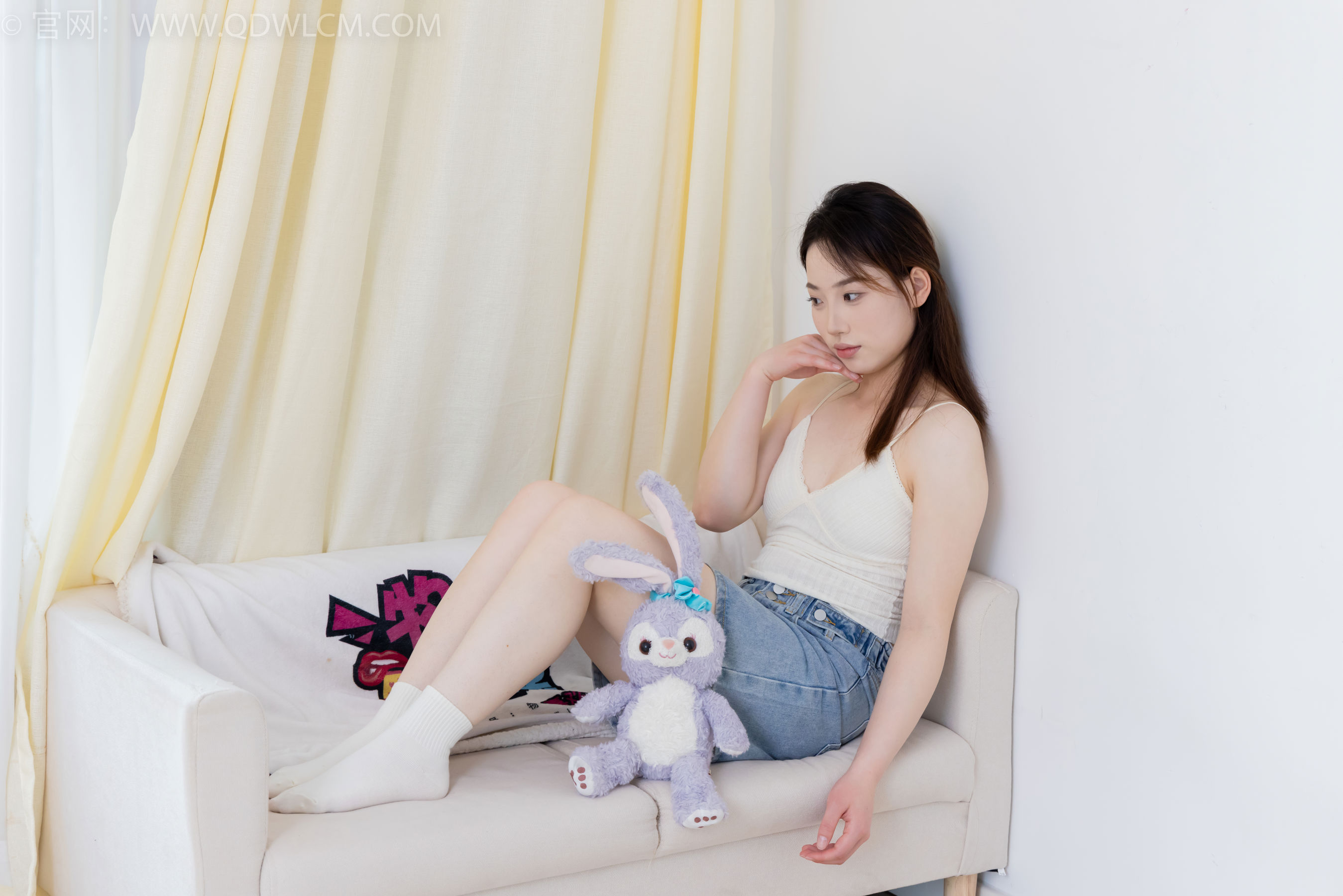 物恋传媒 No.2395 荔枝 - 板鞋、白棉袜、裸足/(150P)