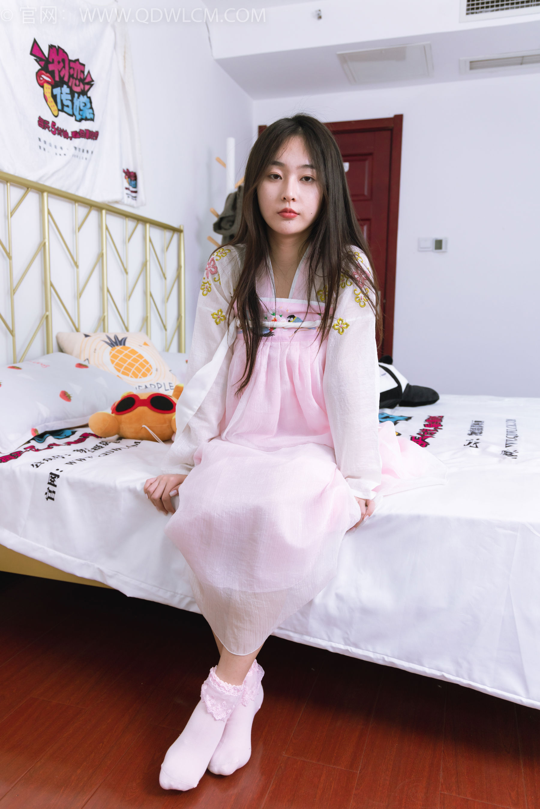 物恋传媒 No.2397 美兔 - 汉服、布鞋、粉色棉袜/(150P)