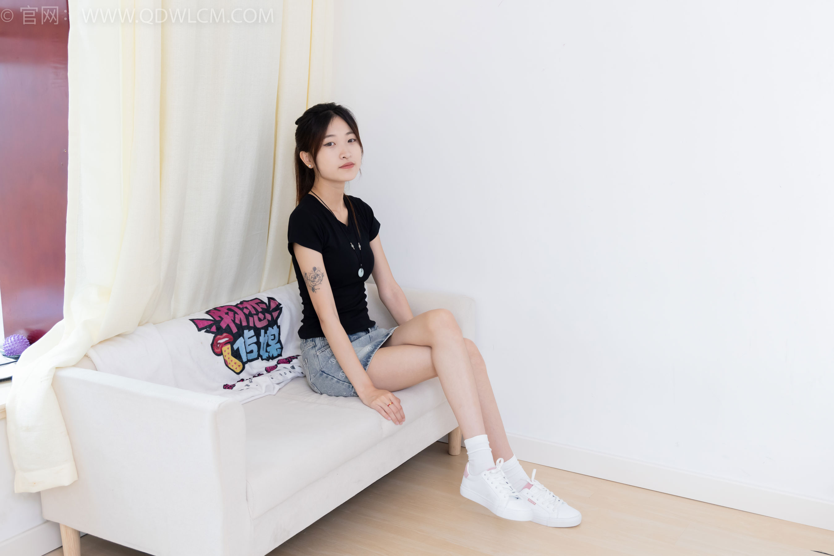 物恋传媒 No.2399 小夏 - 板鞋、白棉袜、裸足/(150P)